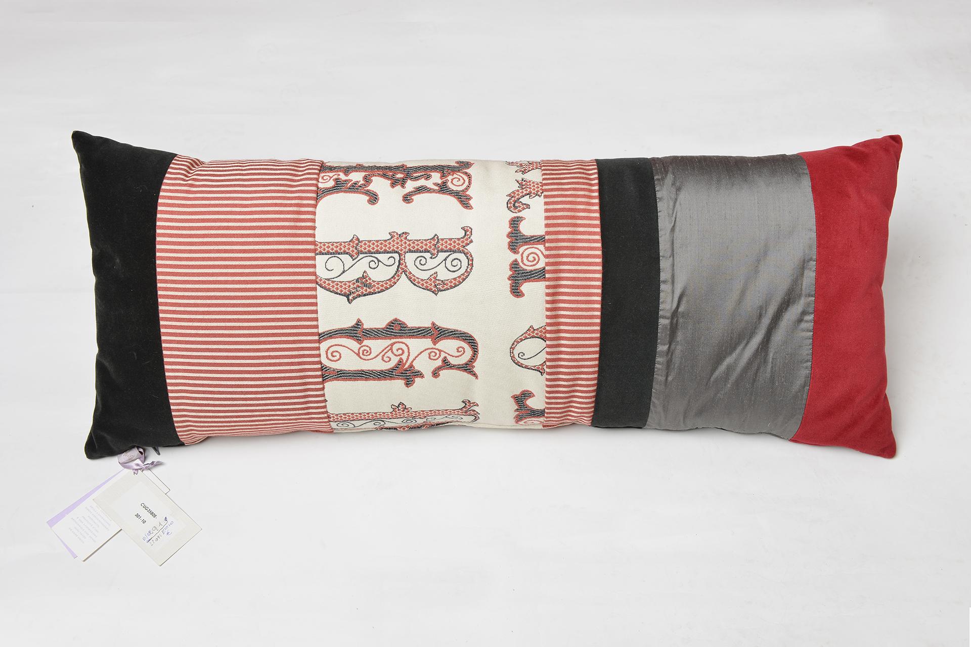 Cotone Cuscino lungo con design italiano in vendita
