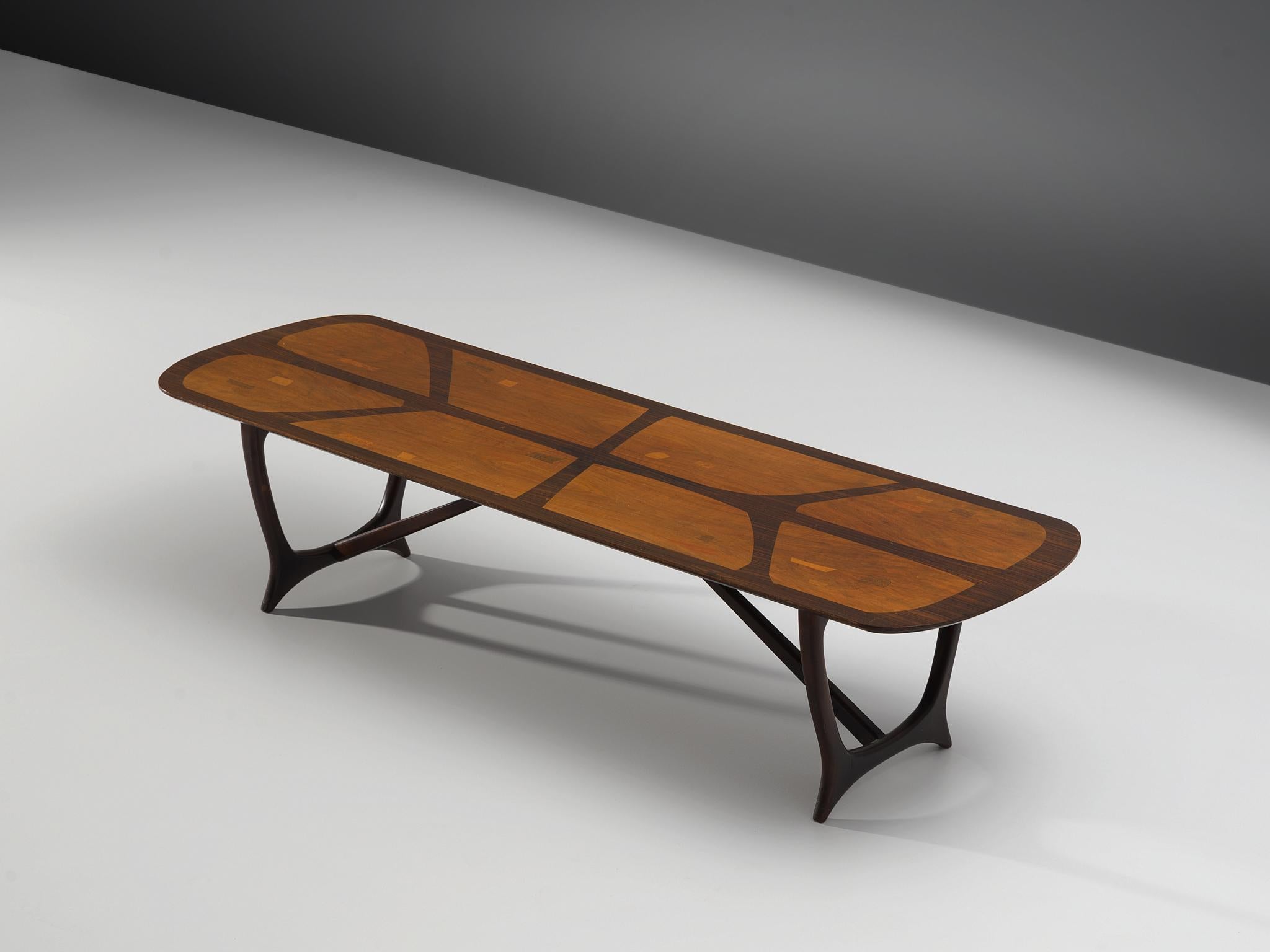 Long coffee table, walnut, rosewood, Italy, 1970s

This extraordinary long table features two pedestal feet that exist of a branch like appearance. The table has a beautiful organic, natural aesthetic by menas of an inlay. A dark rosewood frame
