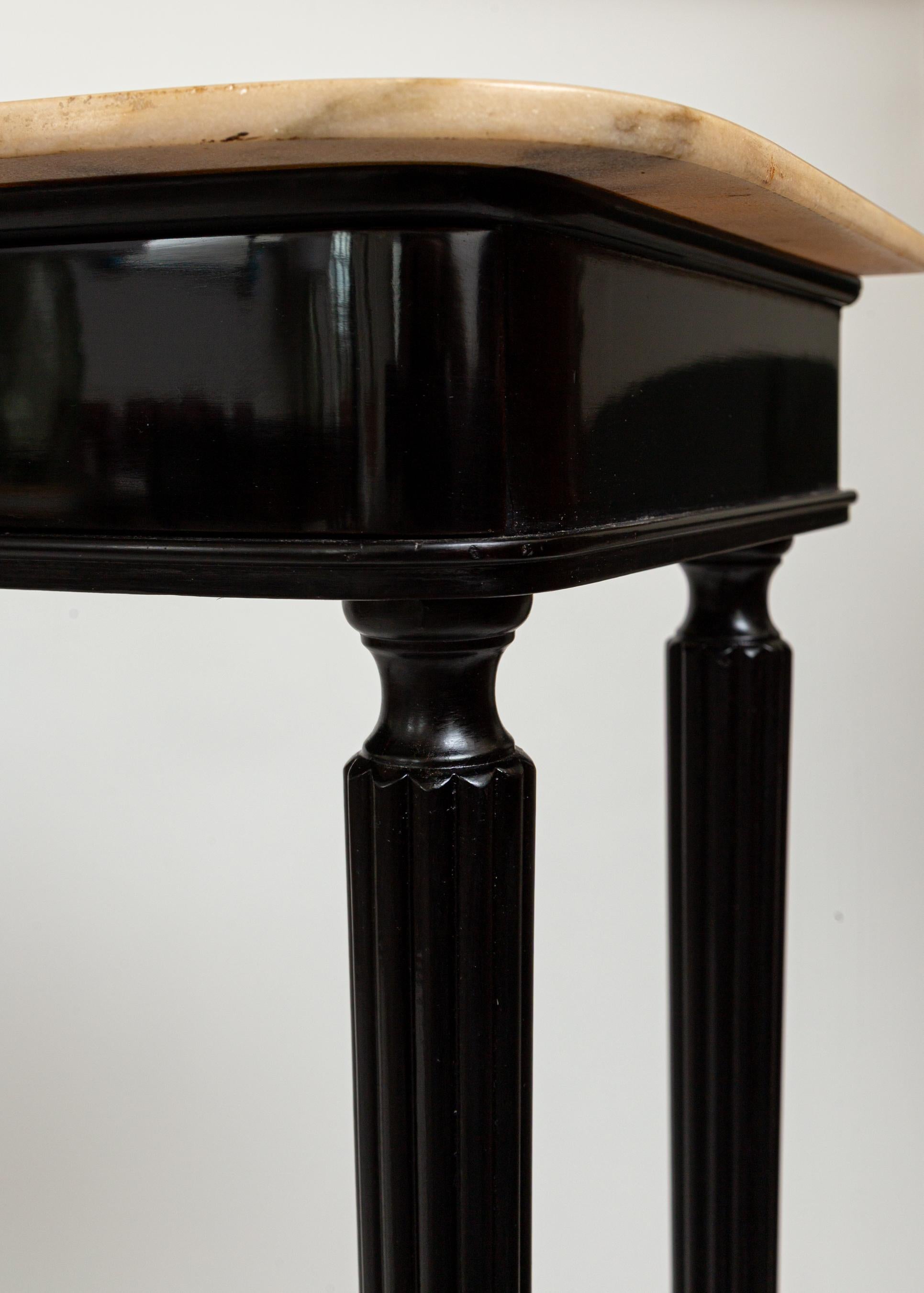 Long Italian Neoclassical Style Lacquered Console For Sale 3