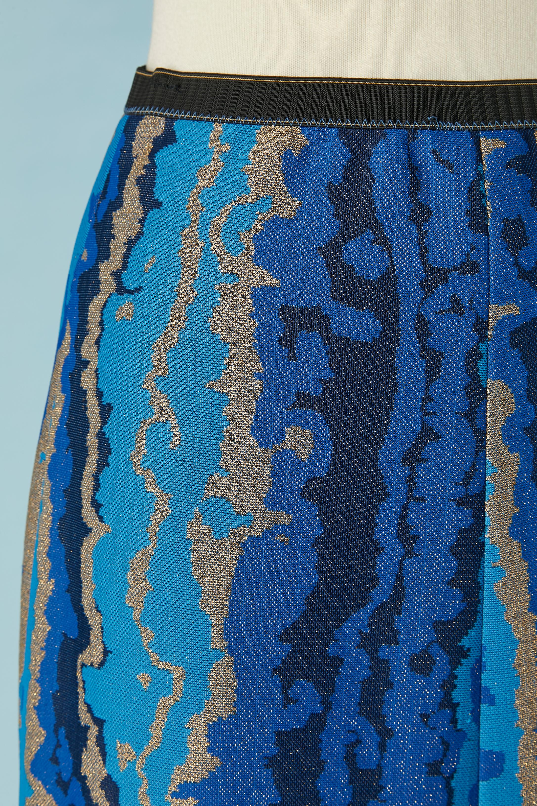 Long jacquard skirt. Zip and hook&eye closure on the top side. Elastic waist band. 
SIZE 38 (Fr) M 
