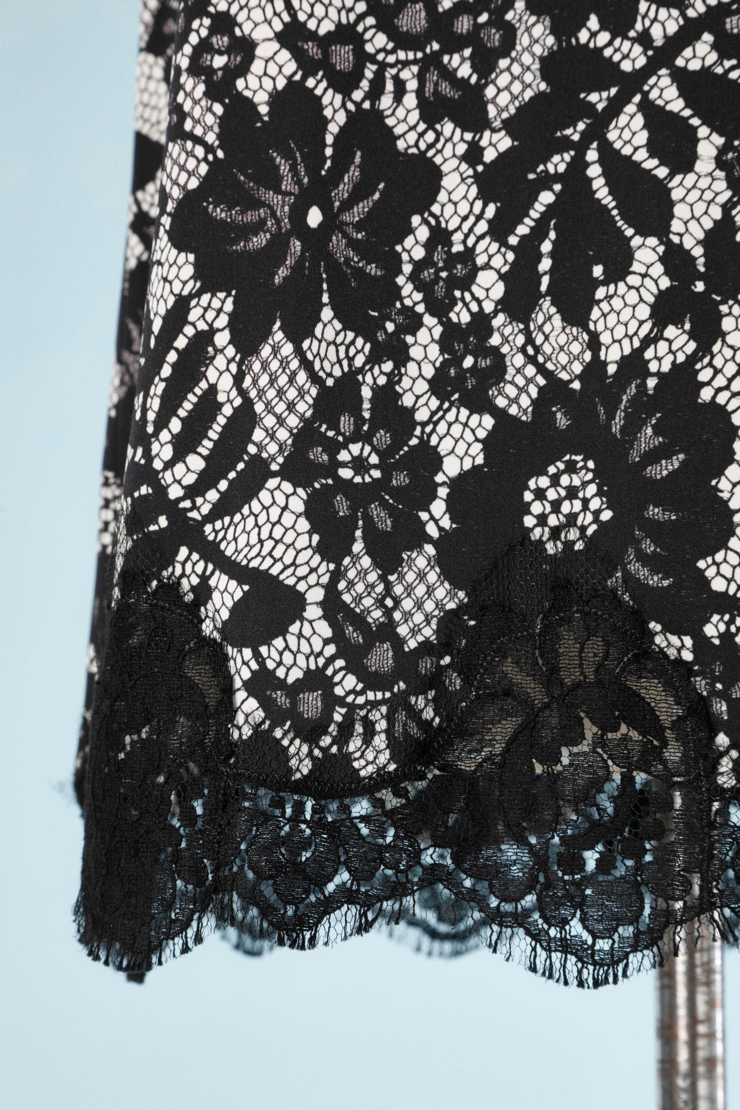 Noir Haut long en jersey avec dentelle imprimée et dentelle noire Dolce & Gabbana  en vente