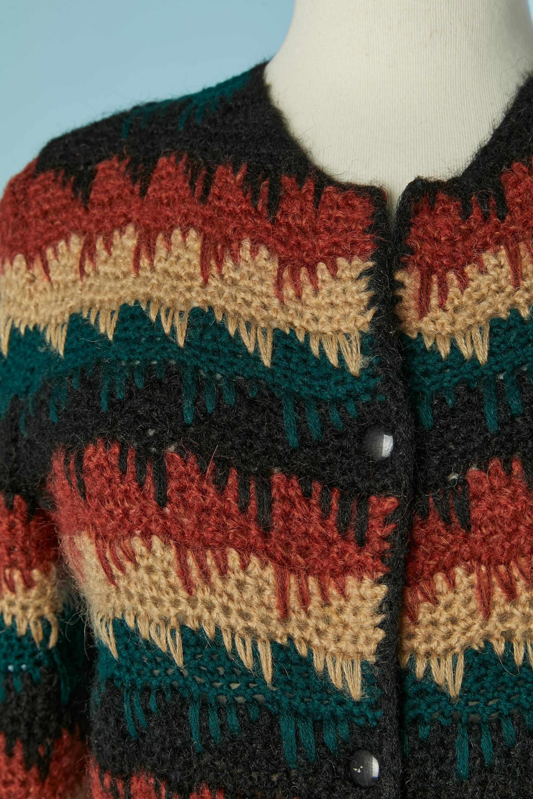 Long cardigan en tricot avec fermeture à boutons-pression sur le devant. Pochette sur les deux côtés. 
TAILLE 38 (Fr) M 
