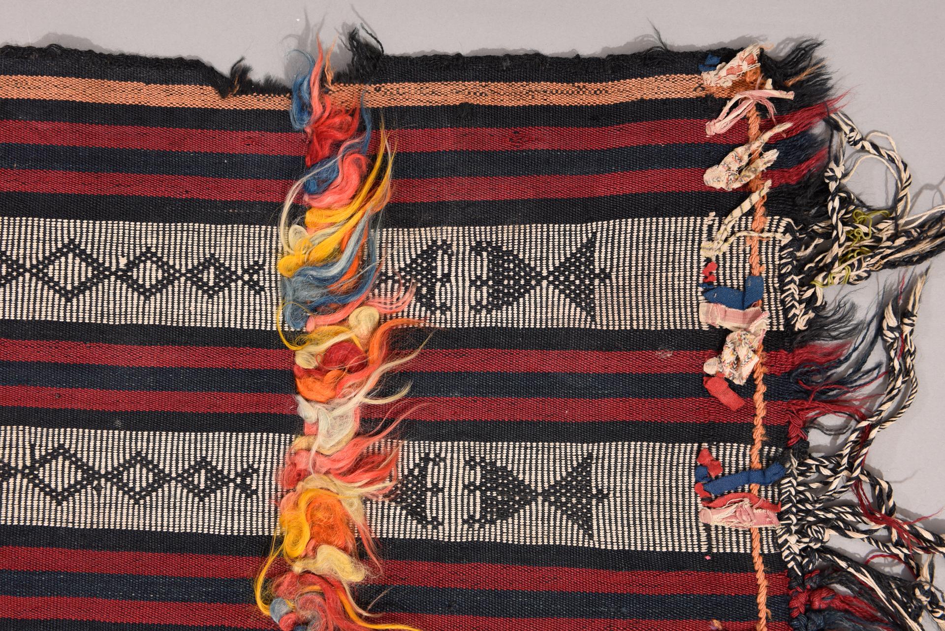 Langer Kudestan-Streifen (Zentralasiatisch) im Angebot