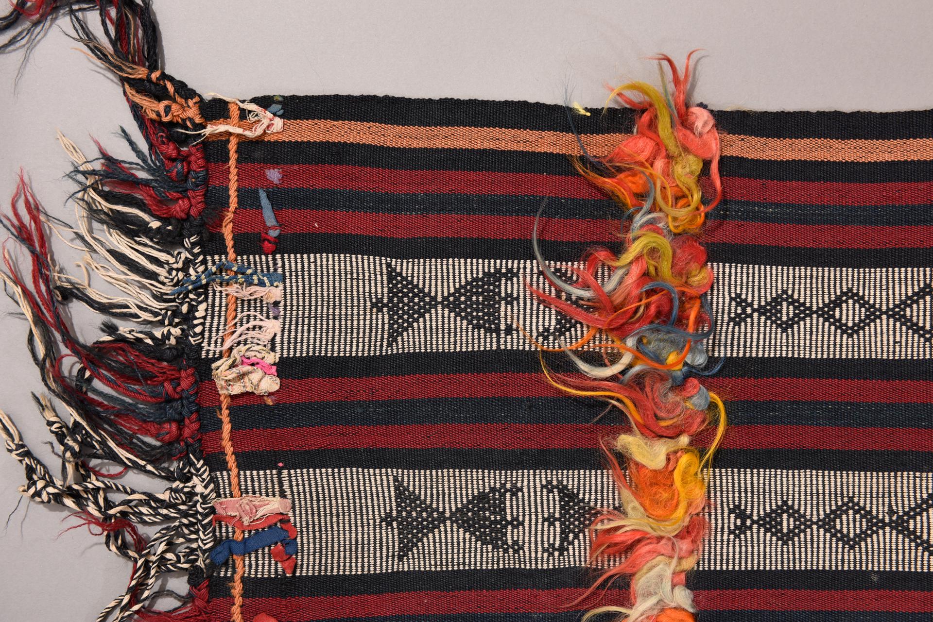 Langer Kudestan-Streifen (Handgewebt) im Angebot