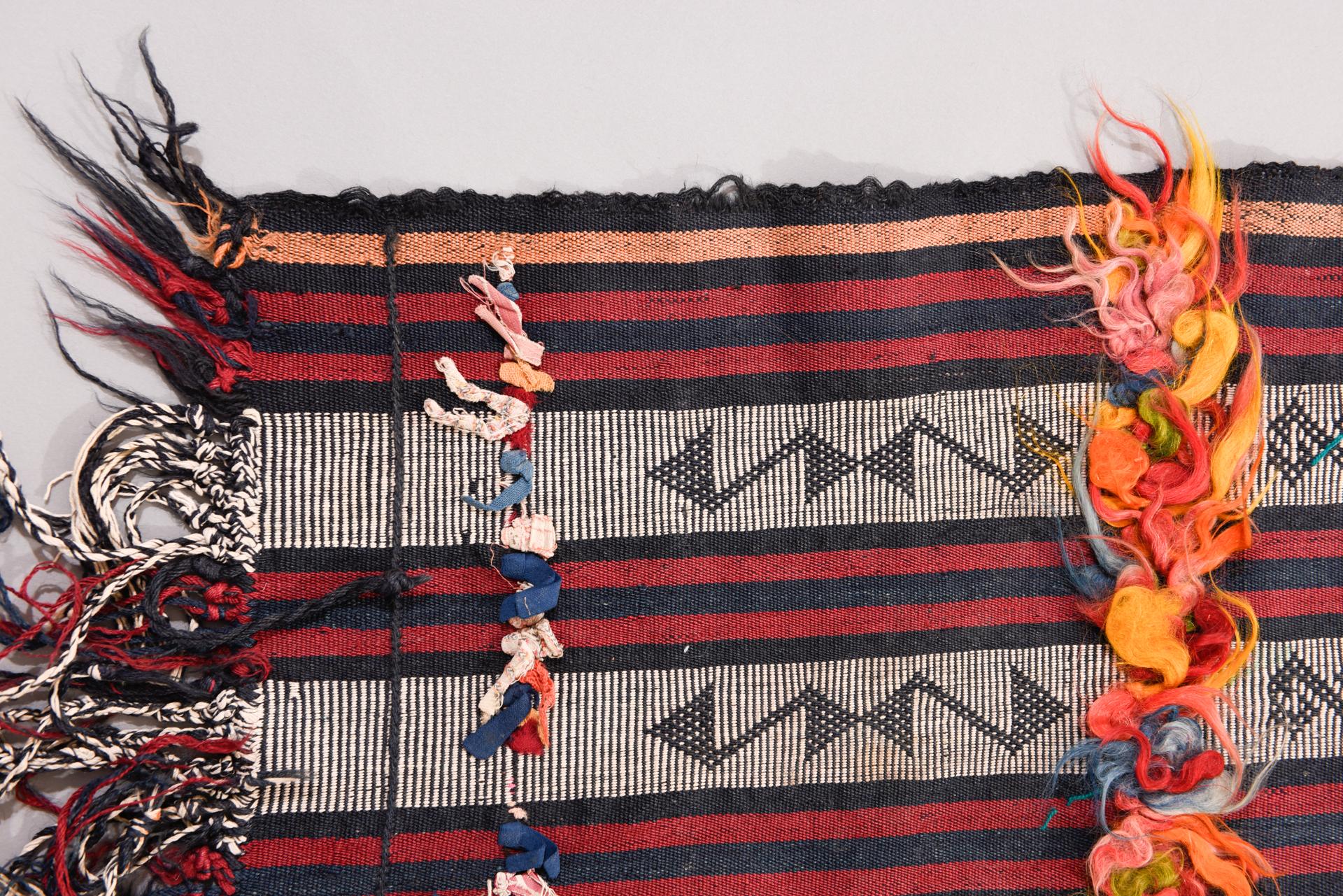 Langer Kudestan-Streifen (20. Jahrhundert) im Angebot