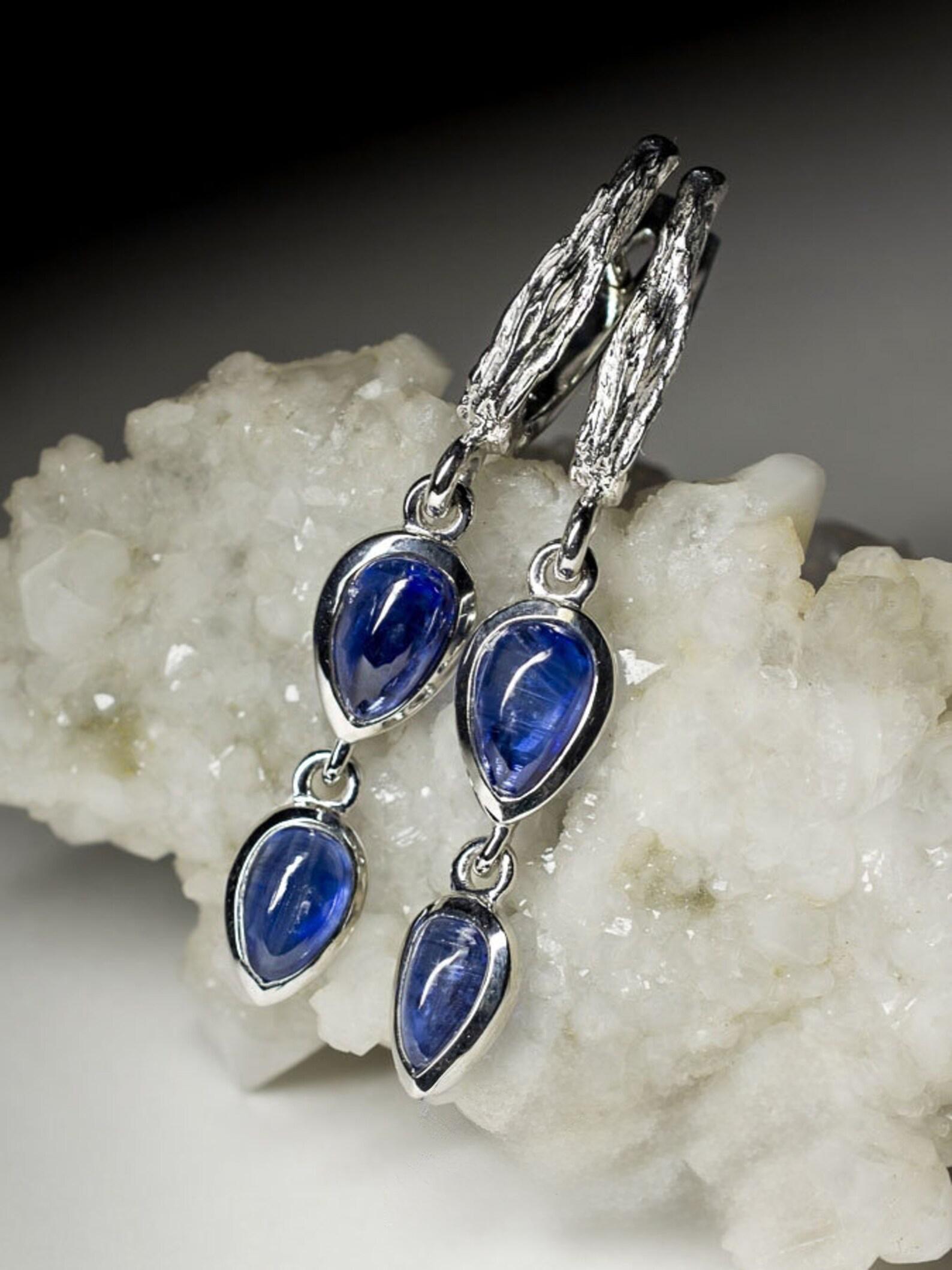 Long Kyanite Silver Earrings Dark Cobalt Blue Color Translucent Nepali Gemstone In New Condition For Sale In Berlin, DE