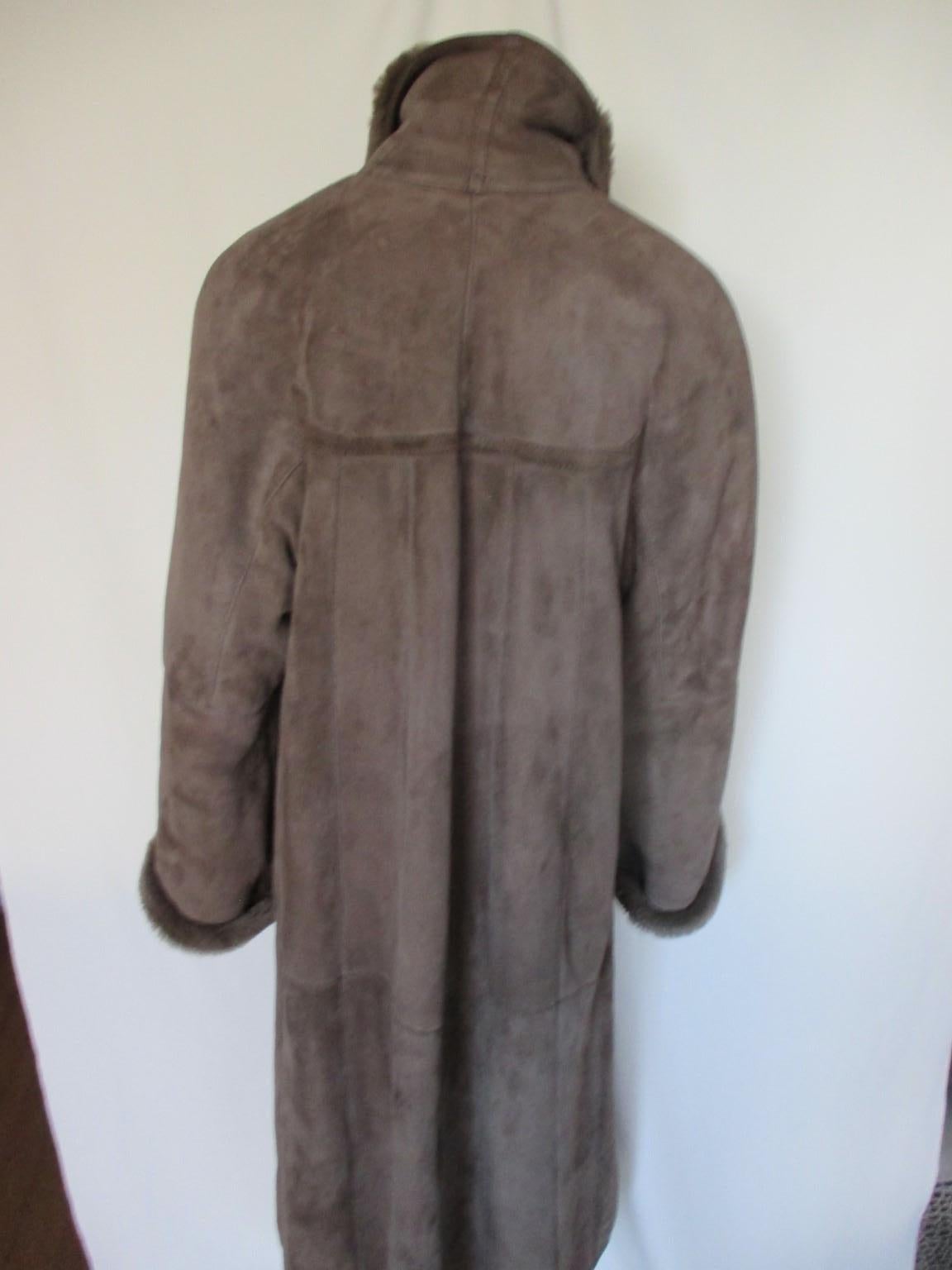 Long Lamb Suede Shearling Fur Coat In Good Condition For Sale In Amsterdam, NL