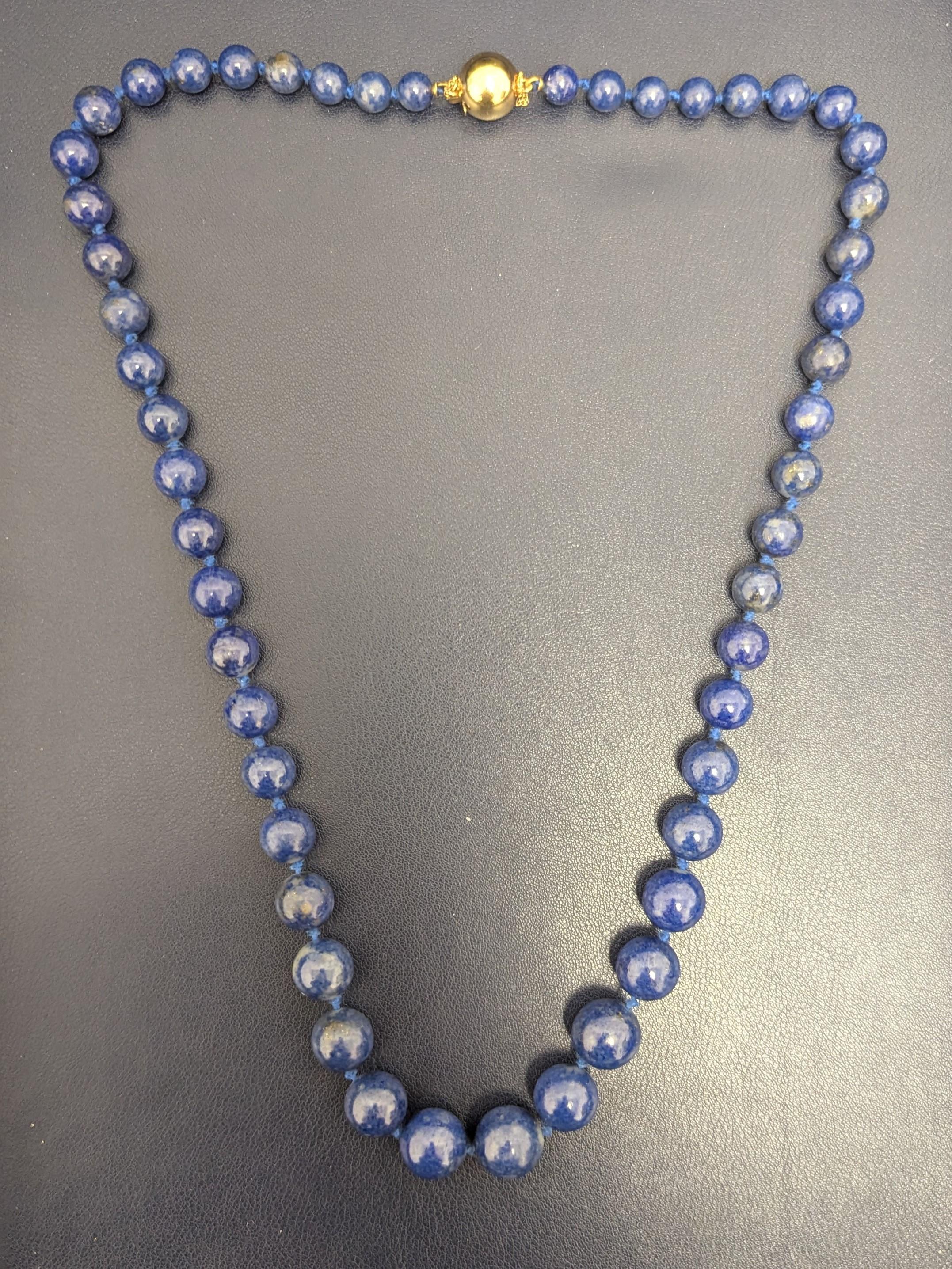 Long Graduating Lapis Bead Necklace with 14K Yellow Gold Clasp In Good Condition For Sale In New York, NY