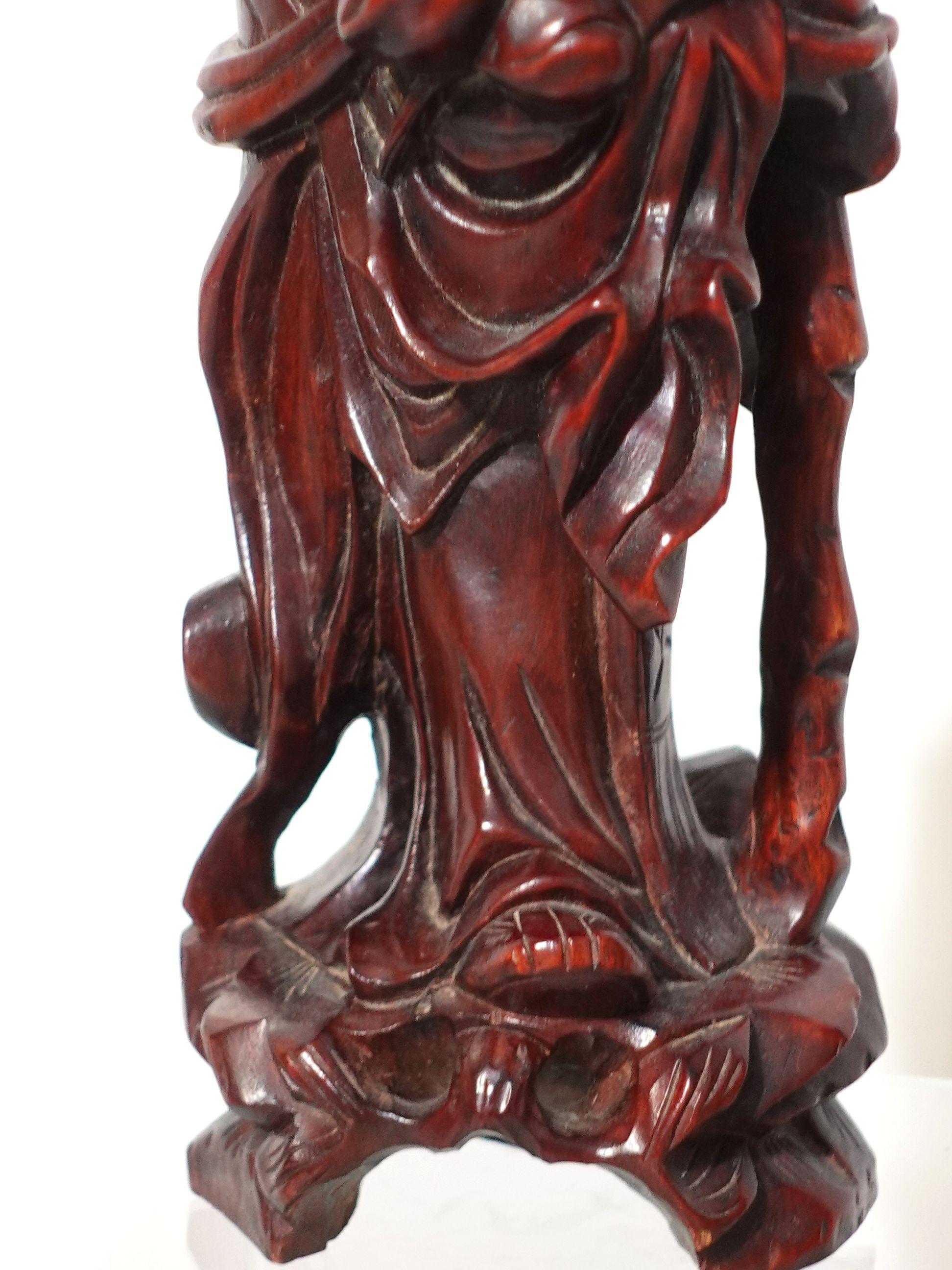 Sculpté à la main Bouddha de longue vie en bois sculpté en vente