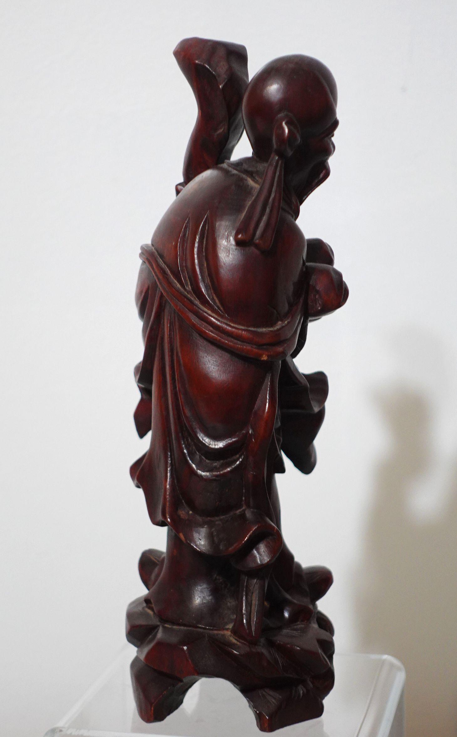 Bouddha de longue vie en bois sculpté Bon état - En vente à Norton, MA