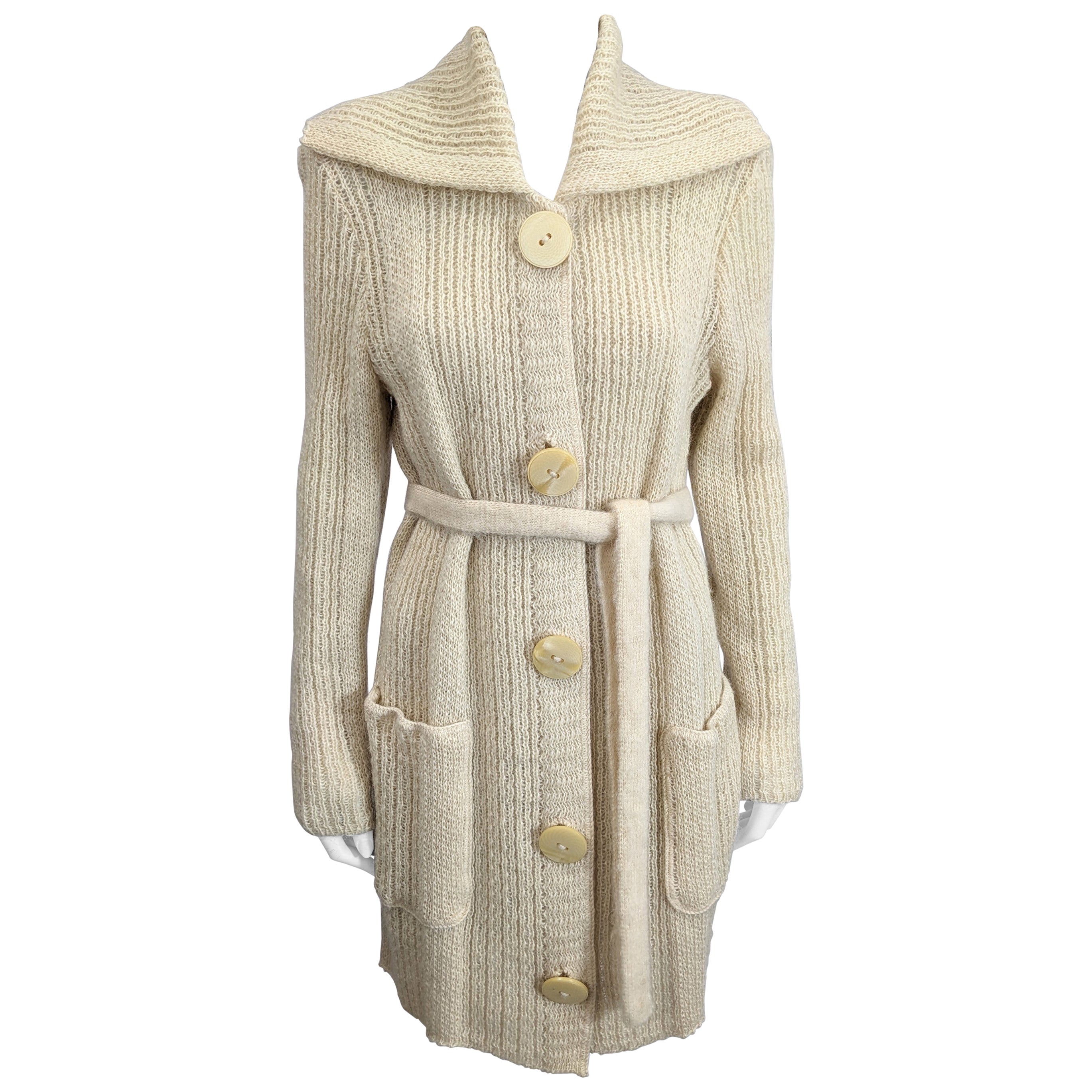 Cardigan in lana a coste dalla linea lunga