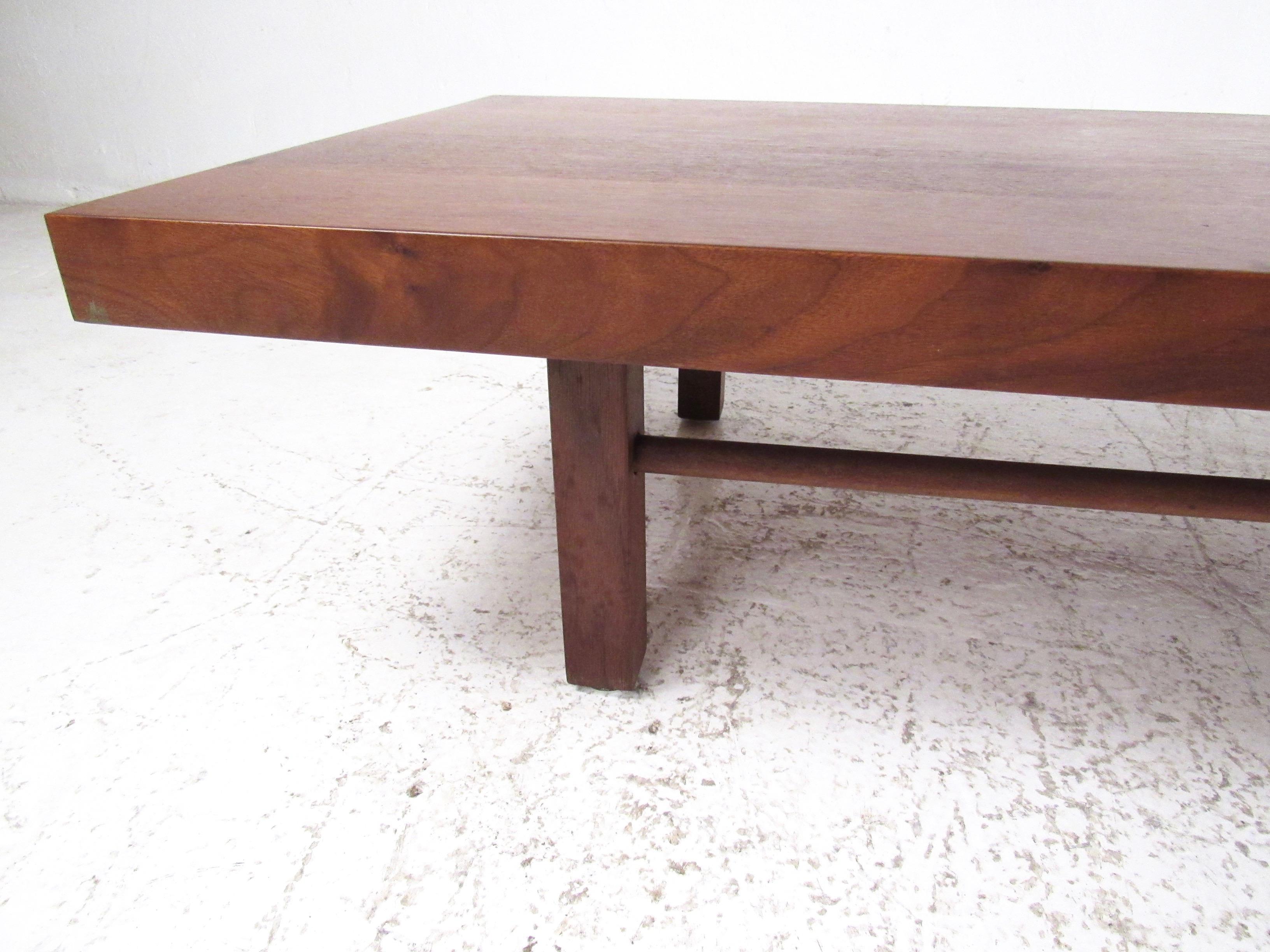 Long Low Coffee Table by Milo Baughman for Thayer Coggin In Good Condition In Brooklyn, NY