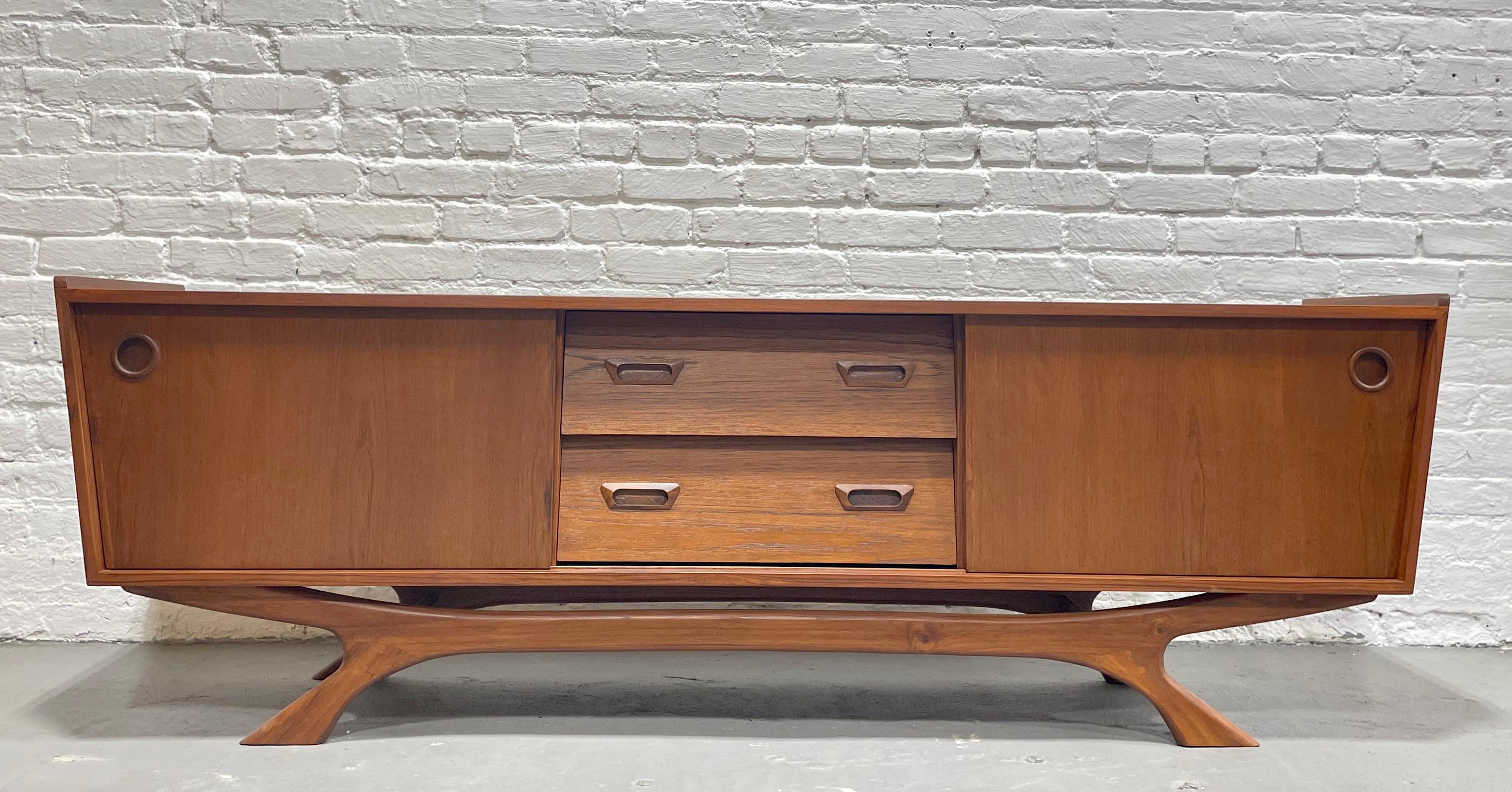 Long + Low Mid-Century Modern Styled Teak Credenza Media Stand In New Condition In Weehawken, NJ