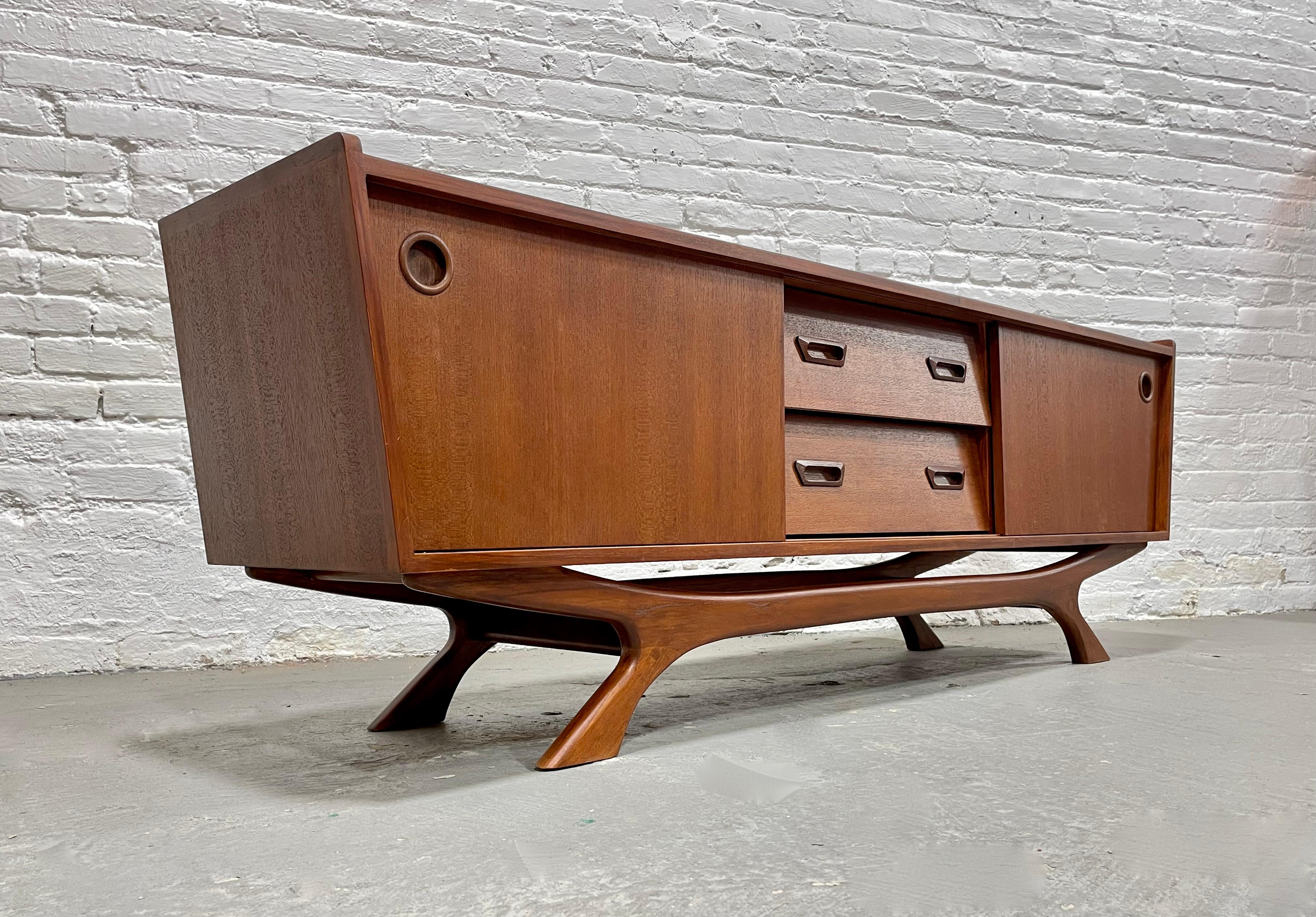Long + Low Mid-Century Modern Styled Teak Credenza Media Stand In New Condition In Weehawken, NJ
