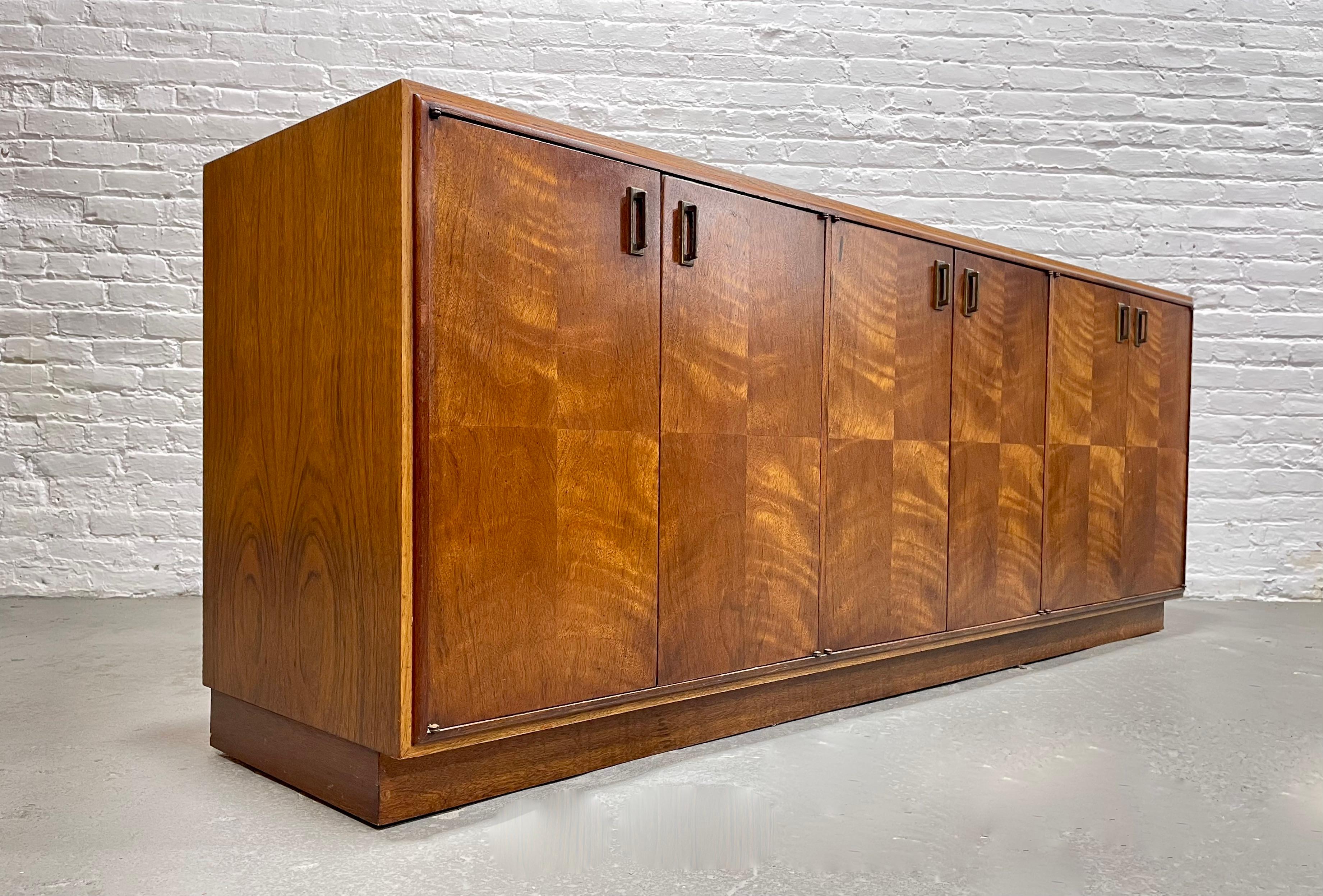 Mid-Century Modern LONG + MAGNIFICENT Mid Century Modern Walnut CREDENZA / Media Stand / Sideboard  For Sale