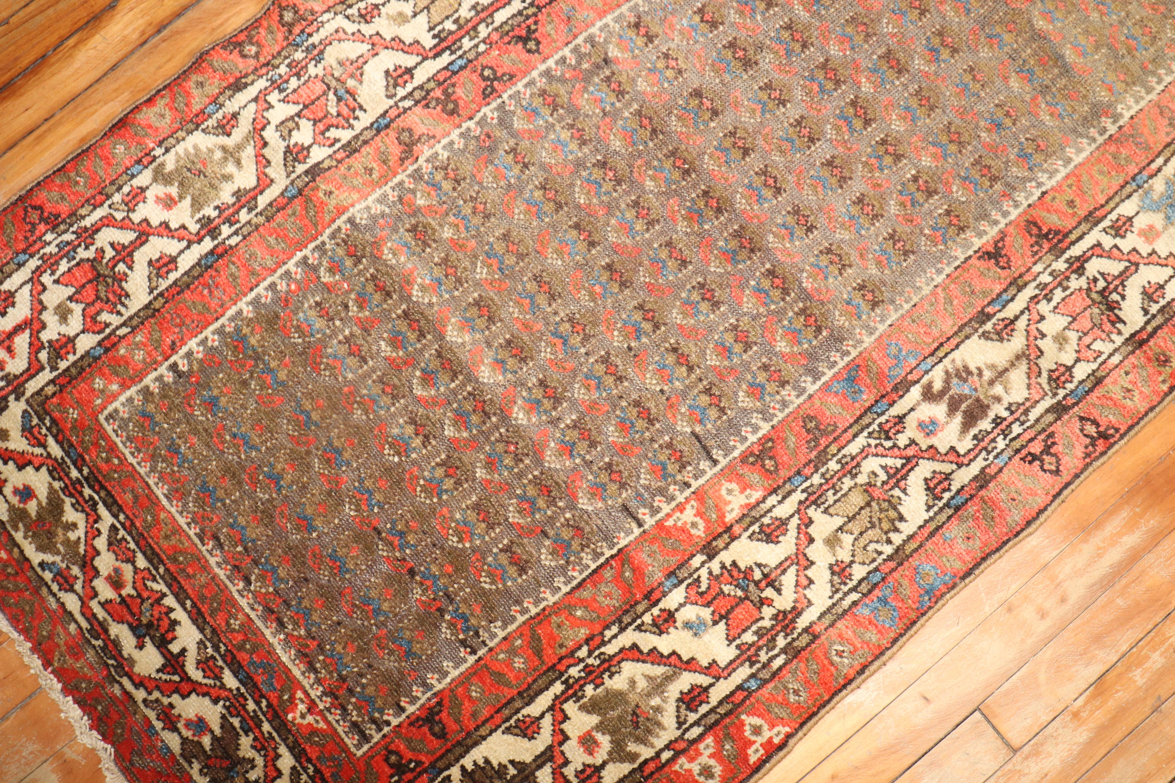 Long tapis de couloir persan ancien Malayer en vente 3