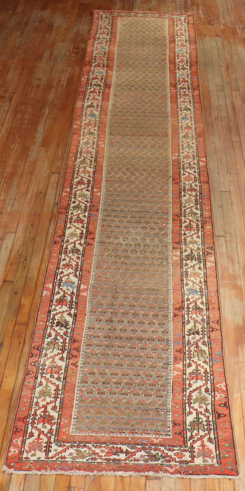 Long tapis de couloir persan ancien Malayer en vente 1