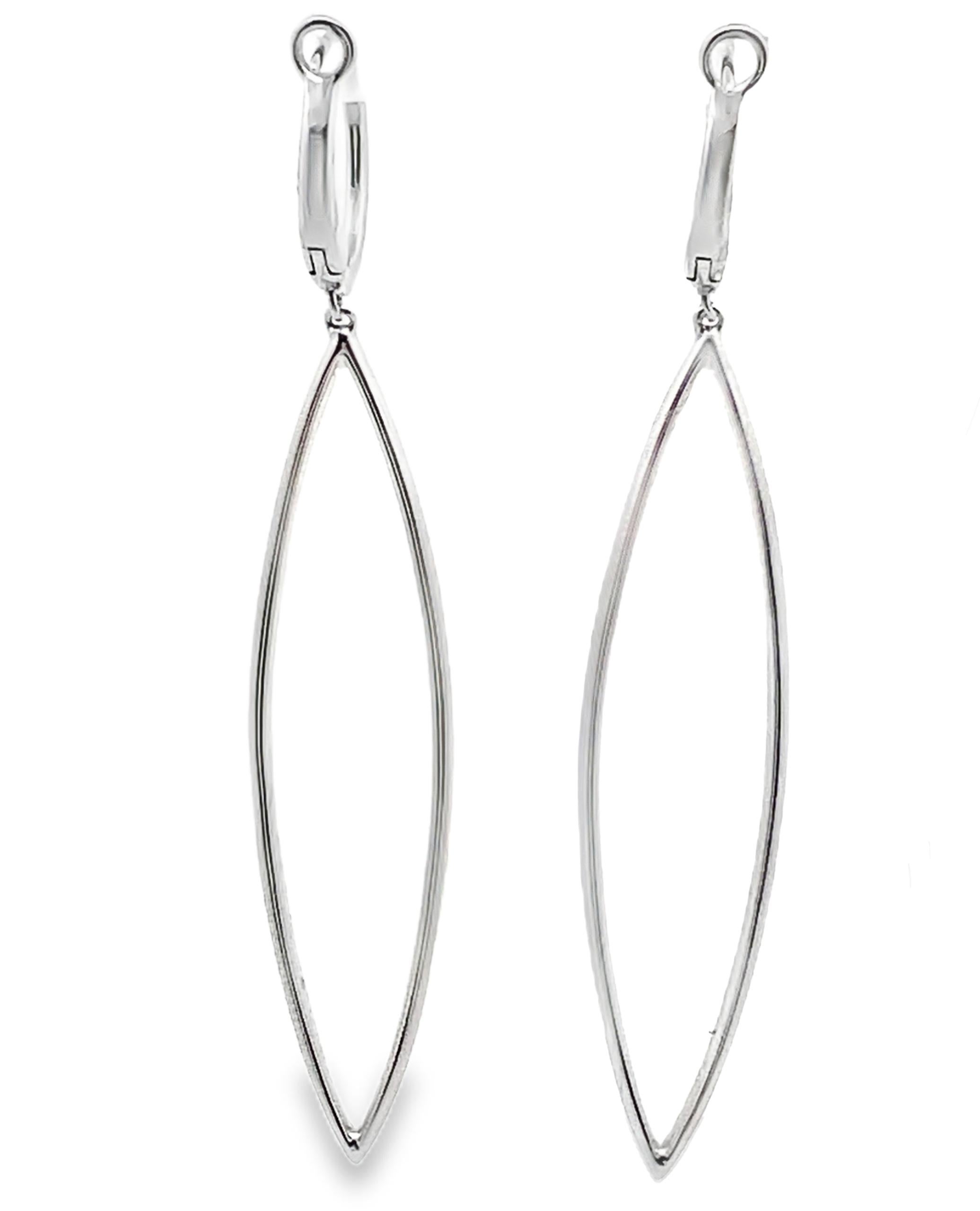 Orecchini a goccia lunghi con diamanti e marquise in oro bianco 14K con chiusura a strappo In condizioni Nuovo in vendita a Old Tappan, NJ