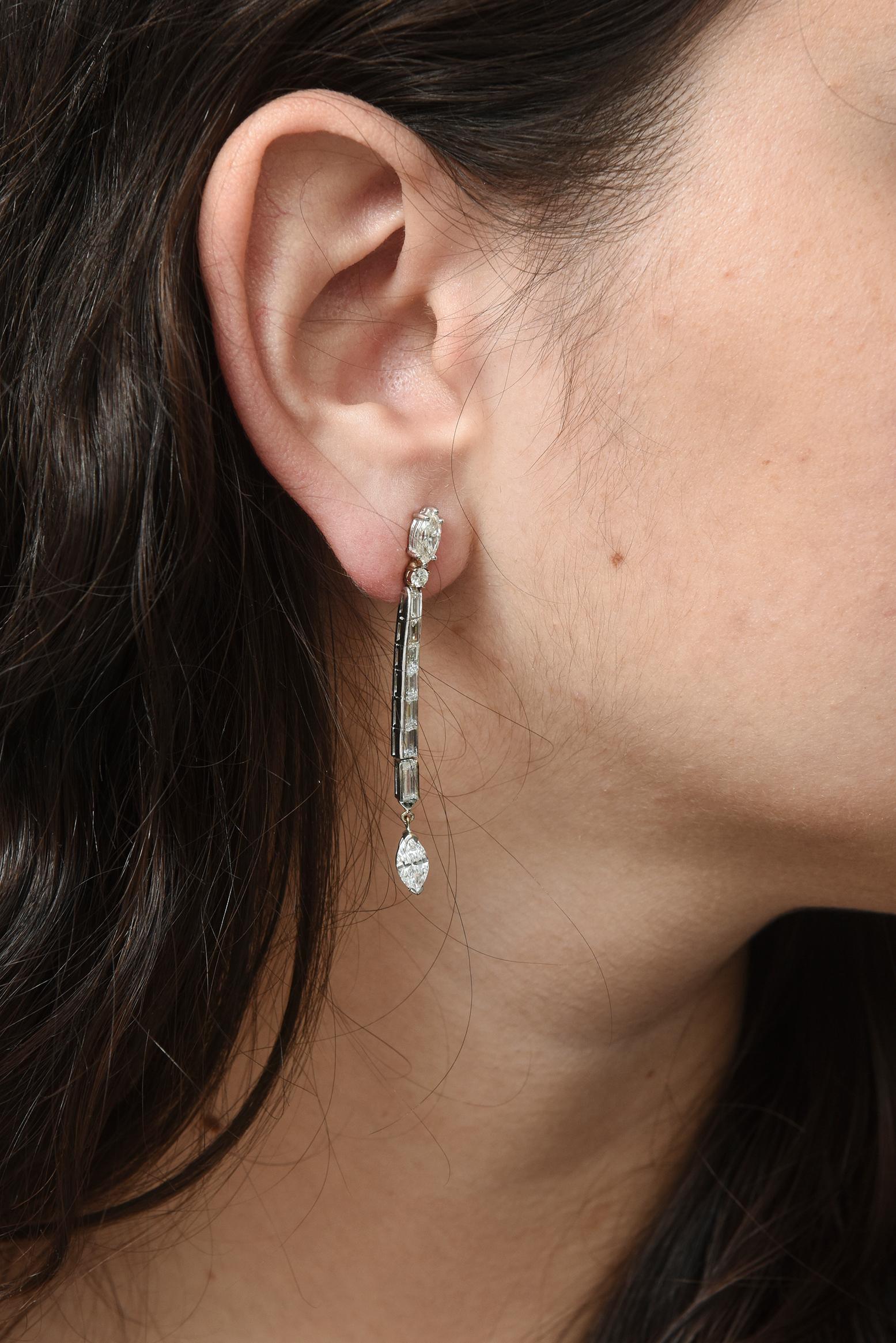Long Marquise and Baguette Diamond Dangling Earrings In Excellent Condition For Sale In Miami Beach, FL