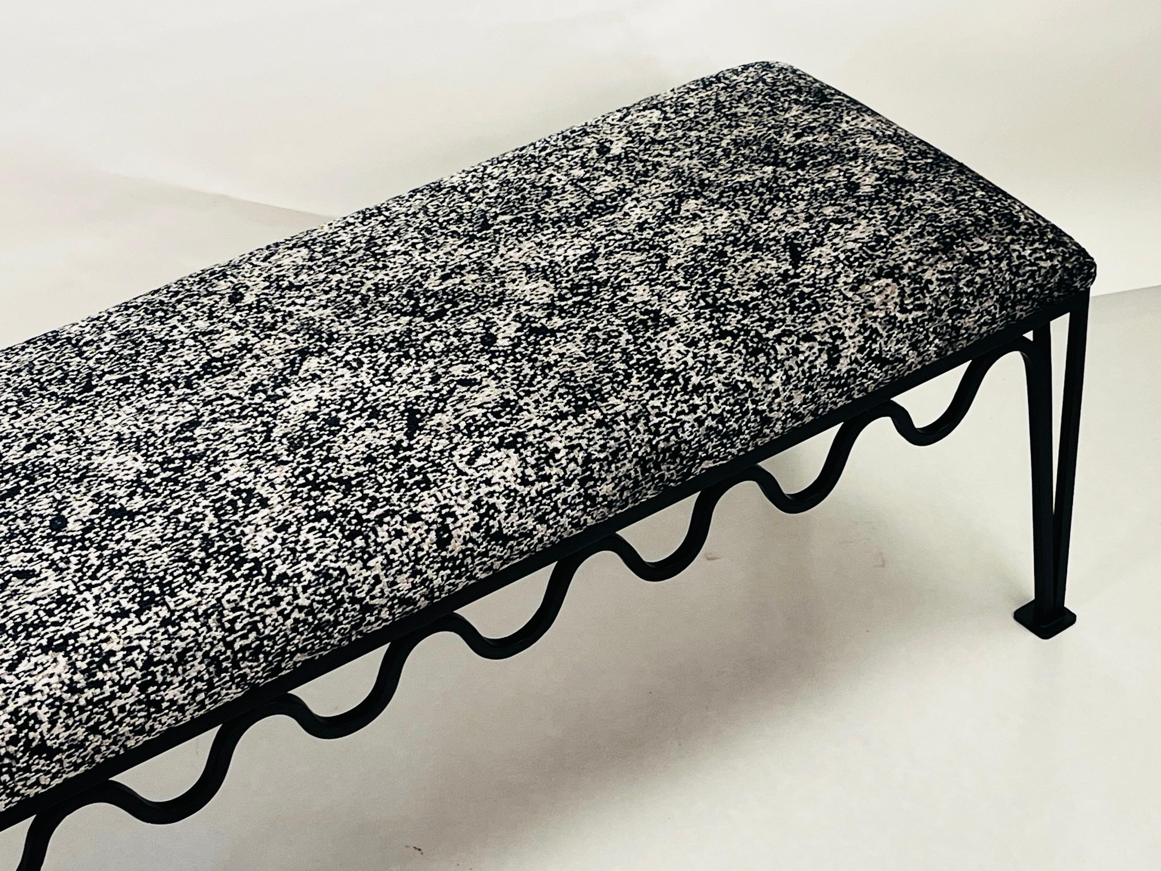 Verniciatura a polvere Panchina lunga 'Méandre' di Design Frères, in COM in vendita