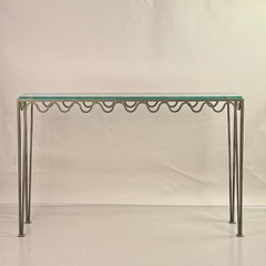 Longue console 'Méandre' en verre et vert-de-gris par Design Frères