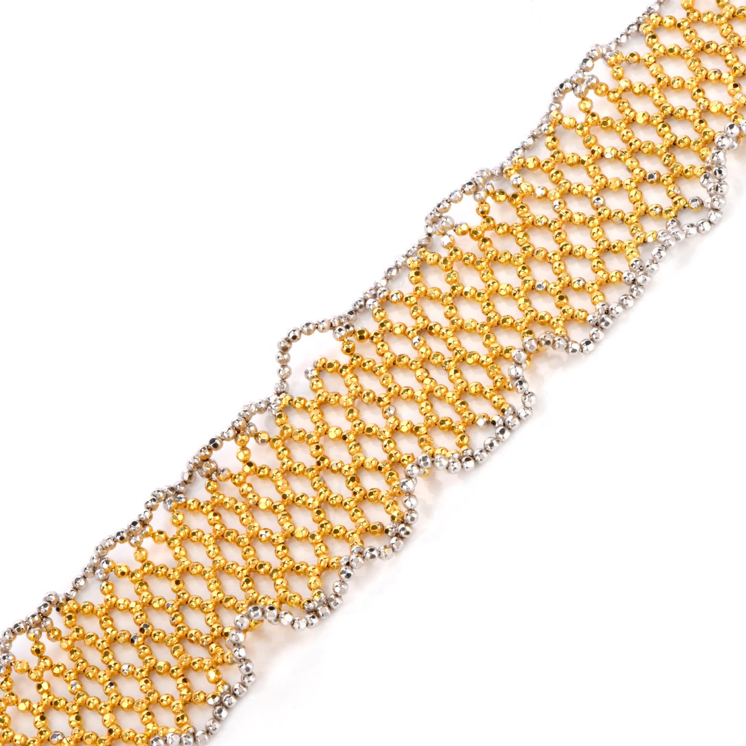 Artisan Collier italien 18 carats en forme de foulard en or à longues mailles en vente