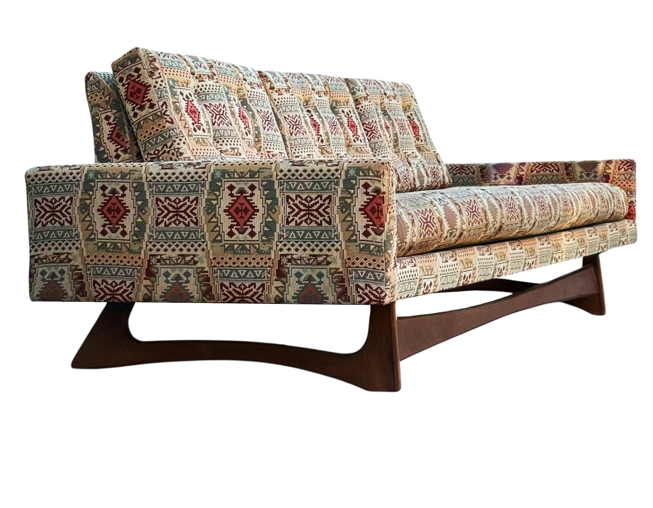 Langes skulpturales Gondola-Sofa mit Nussbaumgestell von Adrian Pearsall aus der Mitte des Jahrhunderts im Angebot 2