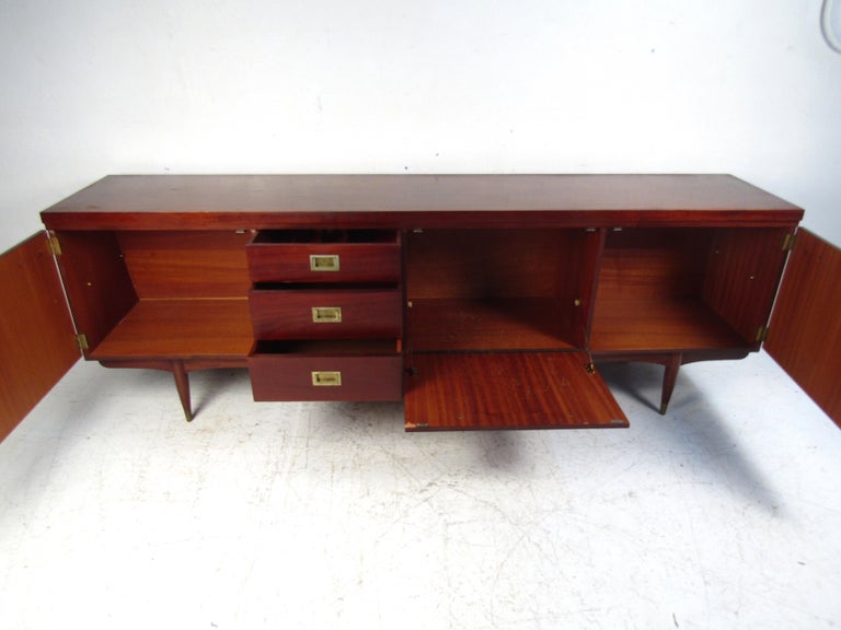 Long Mid-Century Modern Server by Greaves & Thomas In Fair Condition For Sale In Brooklyn, NY