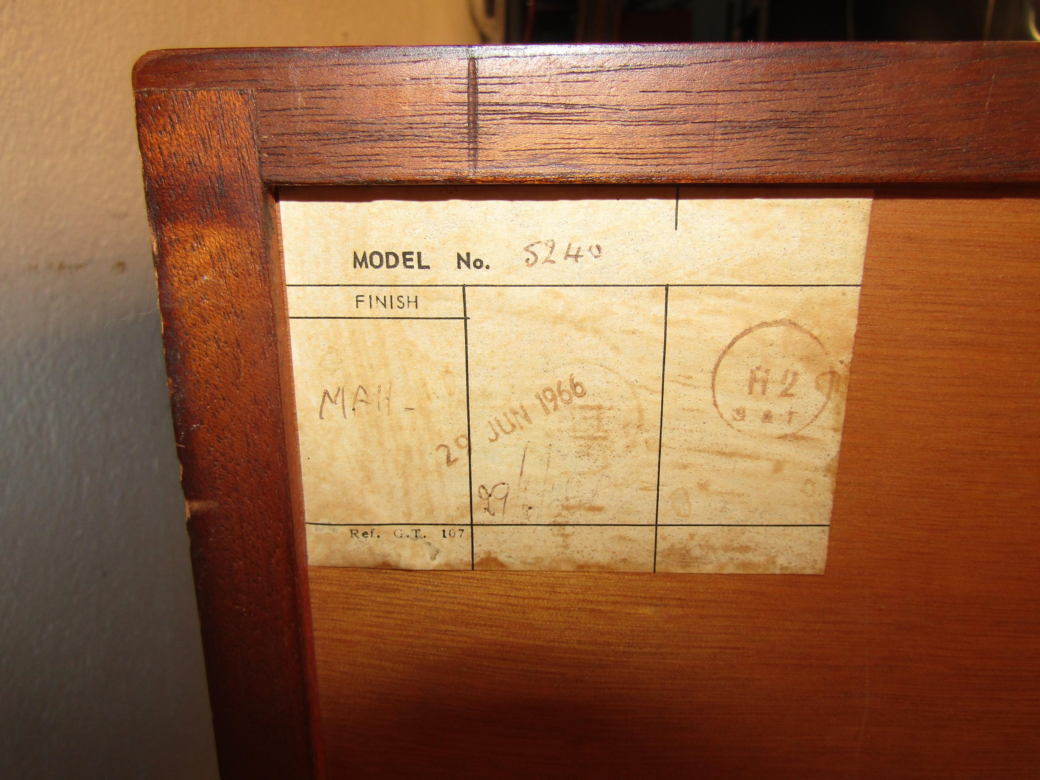 Long Mid-Century Modern Server by Greaves & Thomas In Fair Condition For Sale In Brooklyn, NY