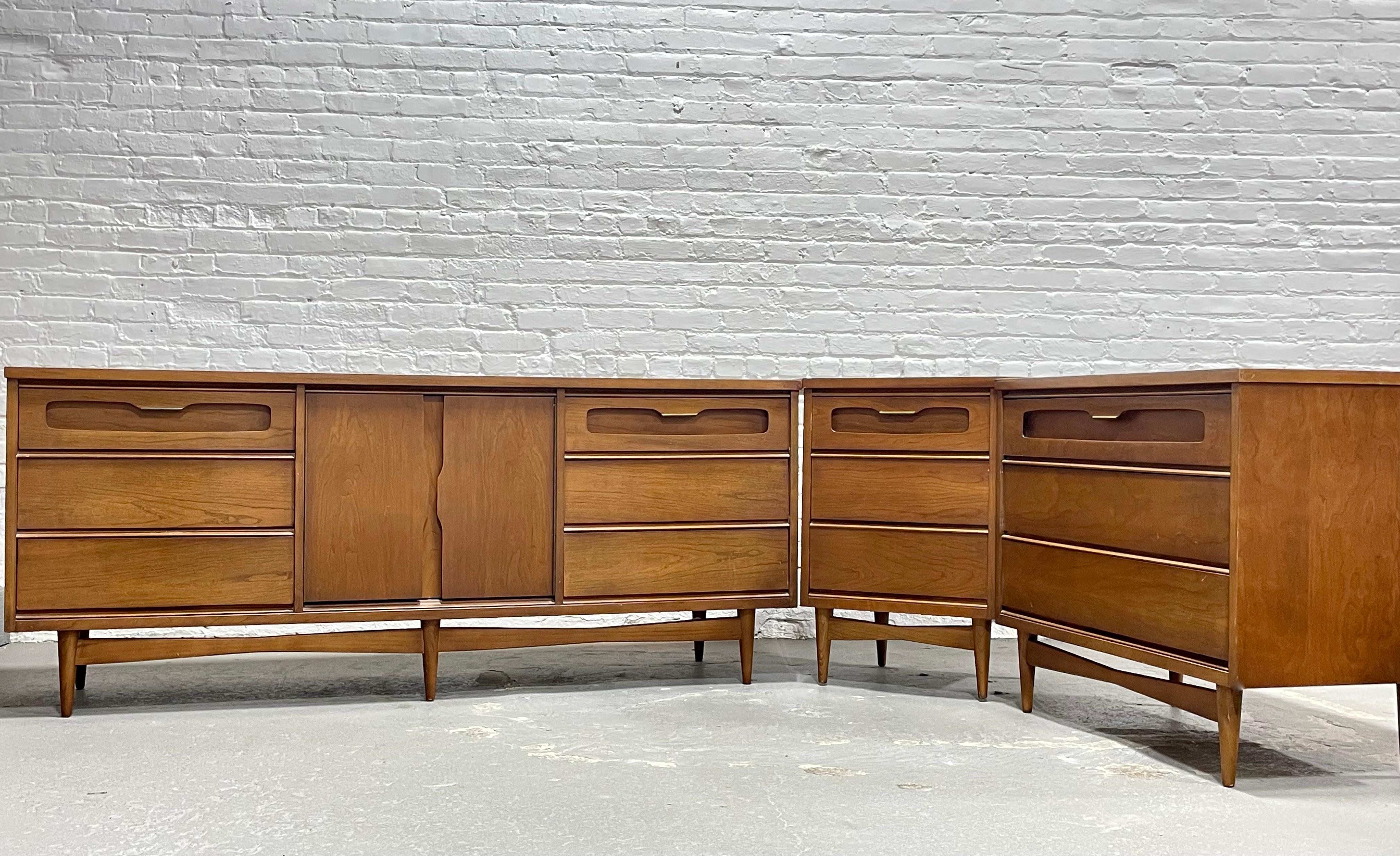 Long Mid-Century Modern Walnut Dresser by Bassett Furniture Co., C. 1960s 5