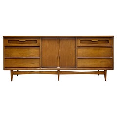 Vintage Long Mid-Century Modern Walnut Dresser by Bassett Furniture Co., C. 1960s