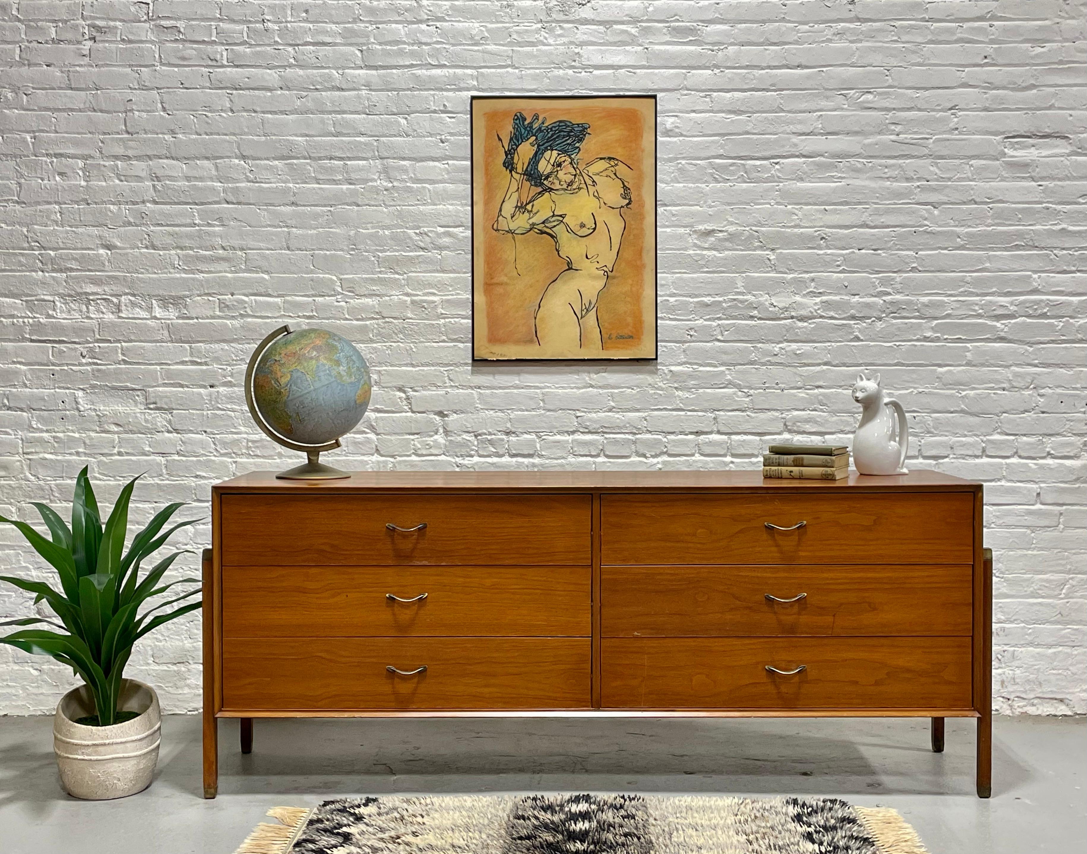 VESTIGA LUNGA MODERNA in legno di noce di Dunbar, 1960 ca. in vendita 1