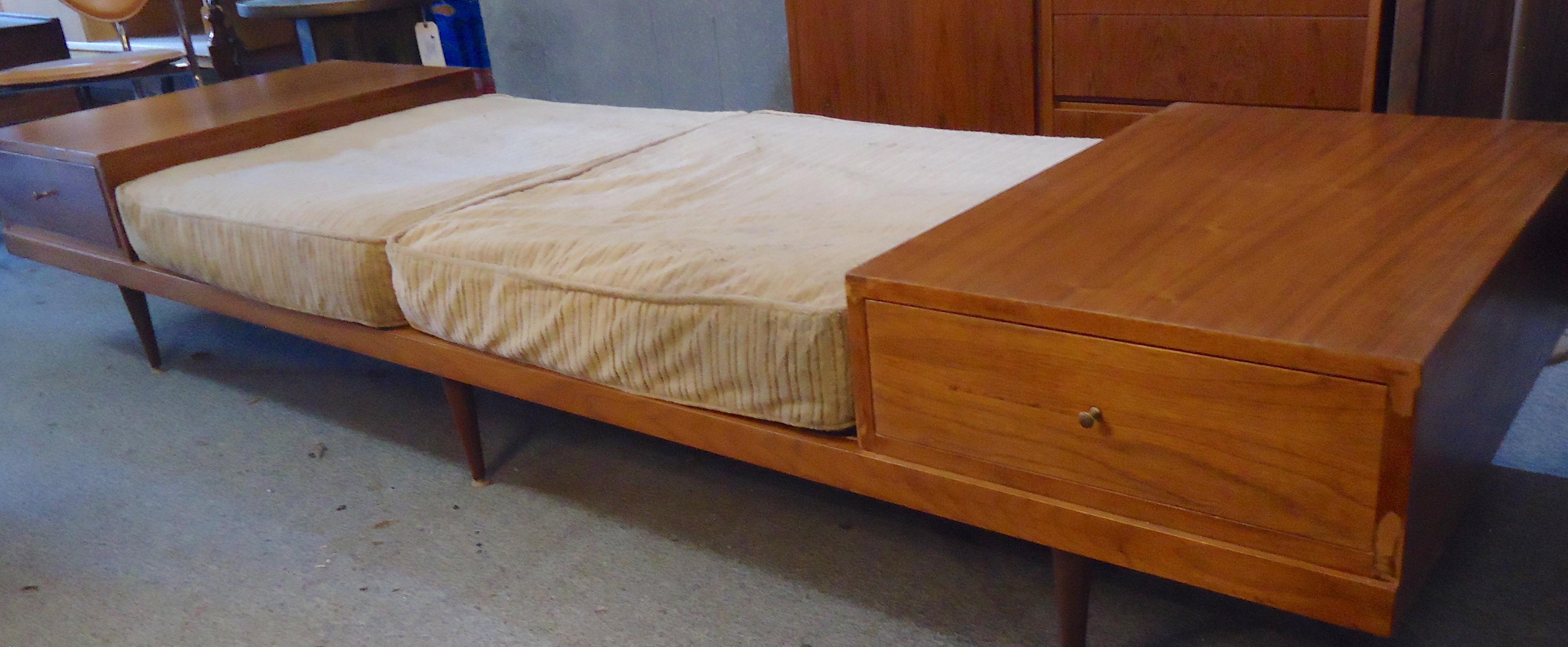 Long Midcentury Sofa 4