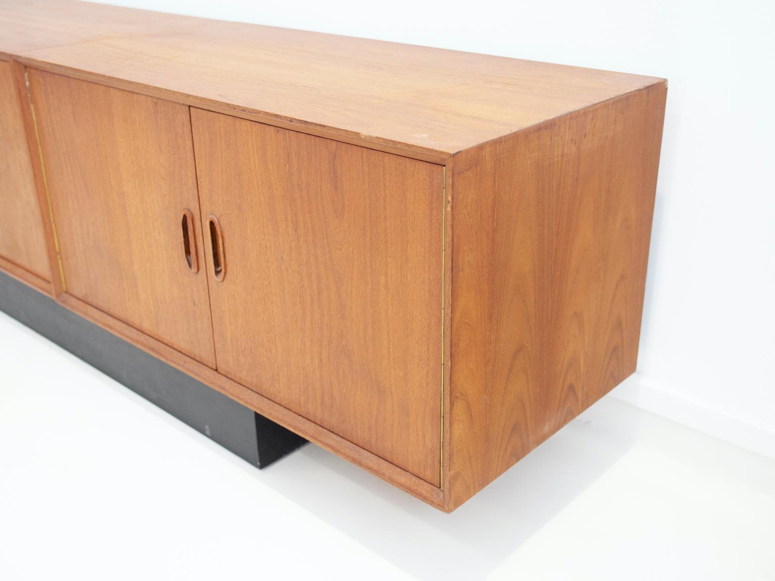 Long Midcentury Modern Teak Sideboard with Black Painted Base For Sale 11