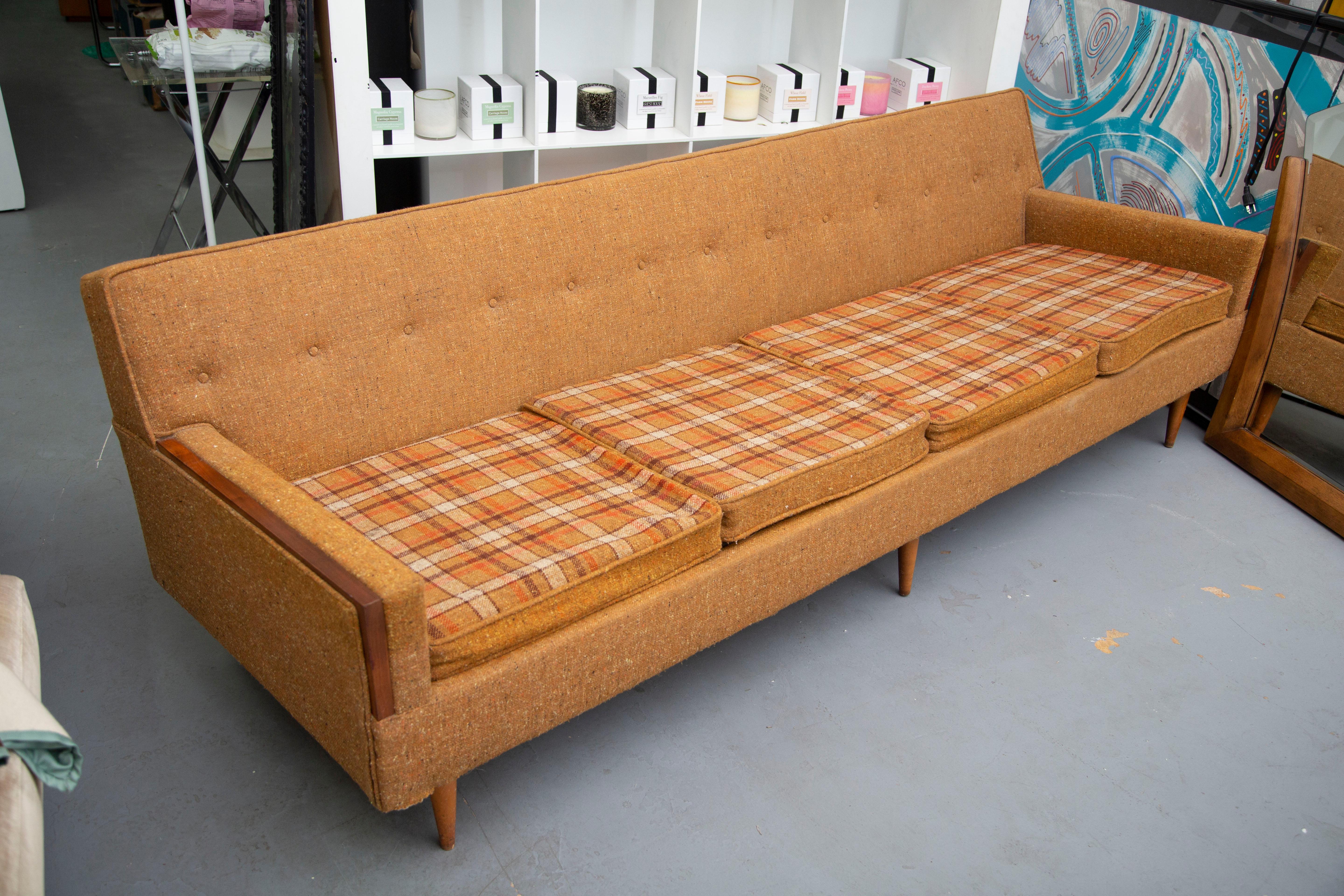 Long Mid Century Modern Sofa, 1969, USA In Good Condition For Sale In Miami, FL