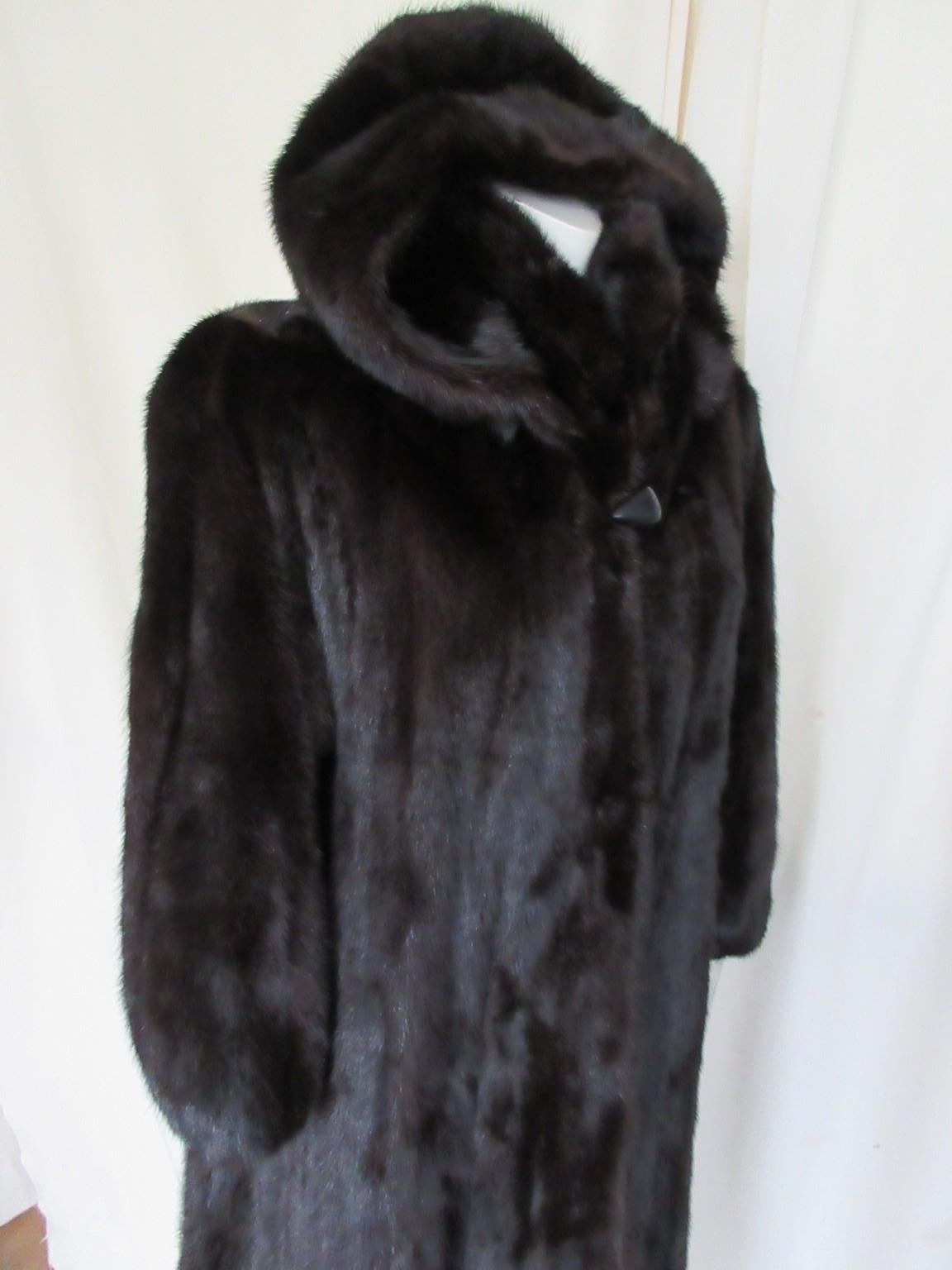 Long Mink Fur Coat with Hood en vente 5