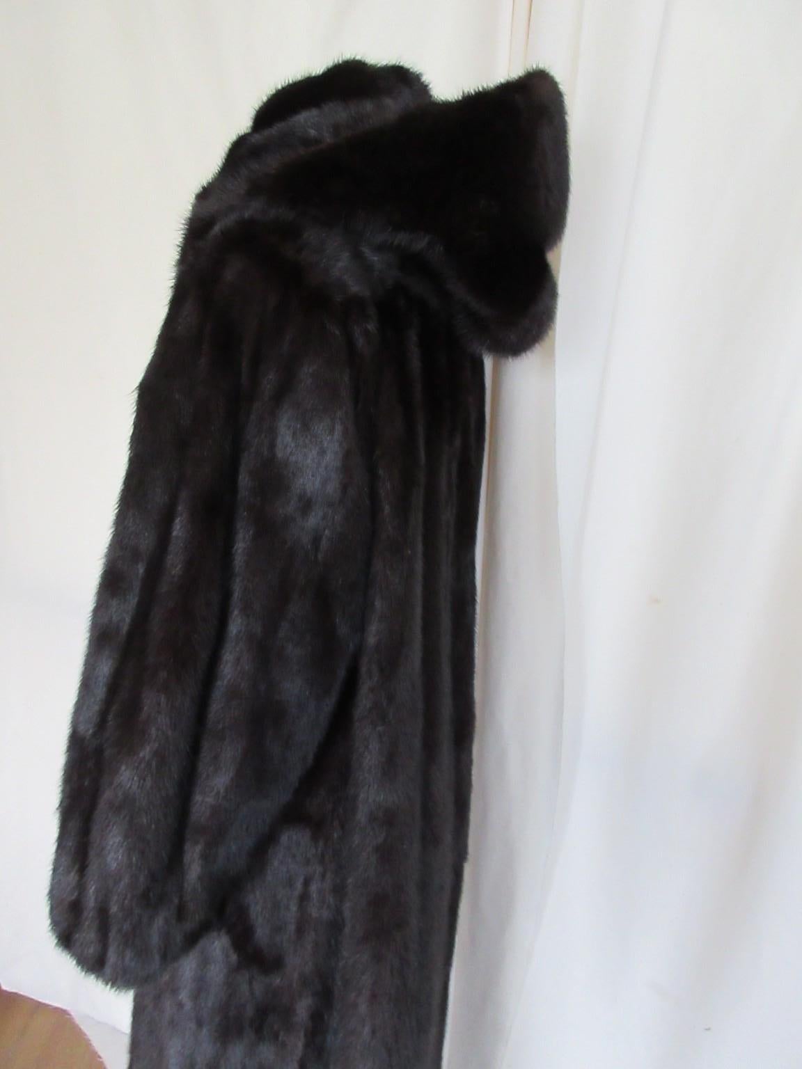 Noir Long Mink Fur Coat with Hood en vente