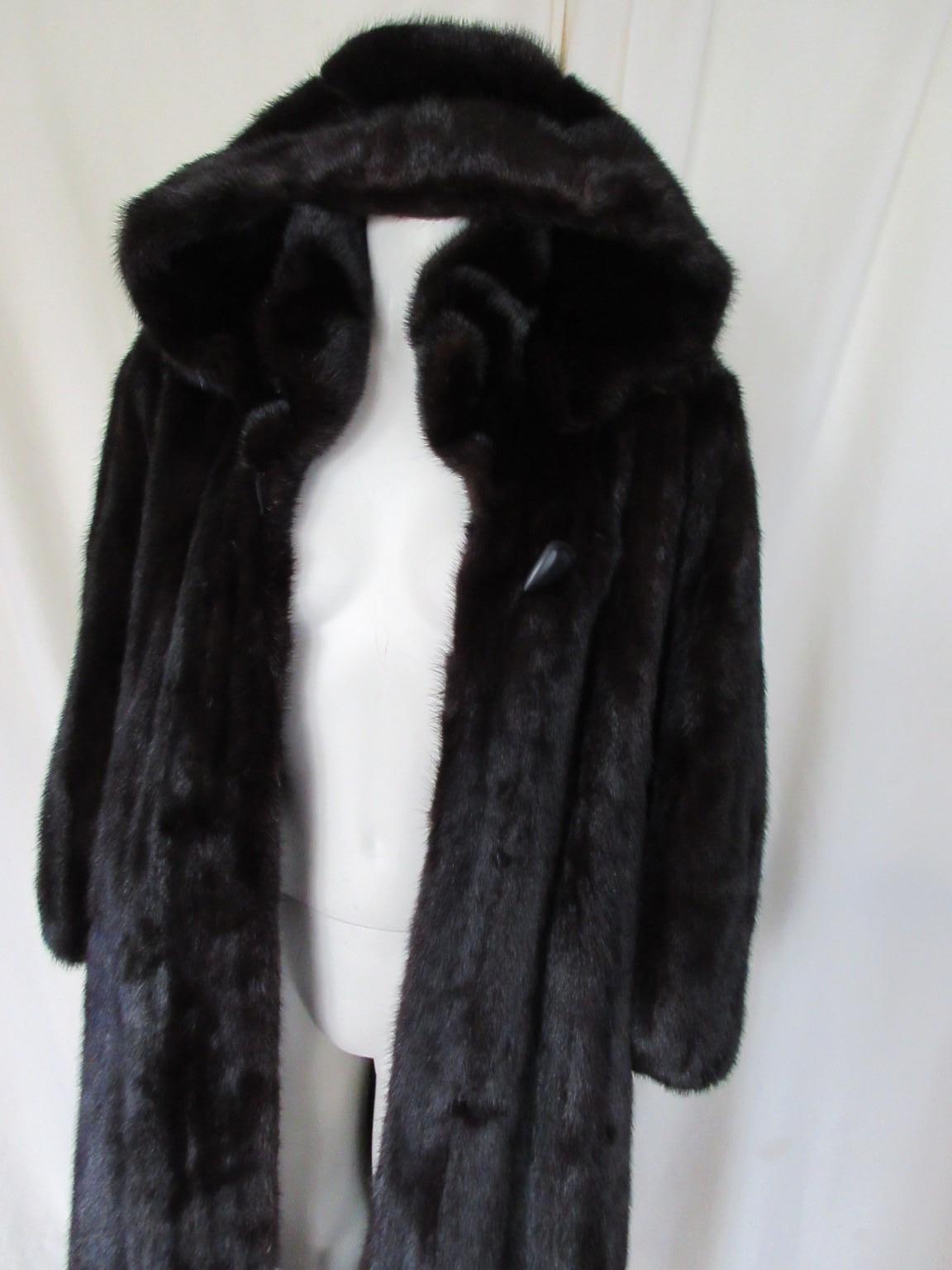 Long Mink Fur Coat with Hood en vente 2