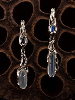 Long Moonstone Gold Ohrringe Natürlicher feiner Cabochon Klarer Edelstein Art Nouveau Stil