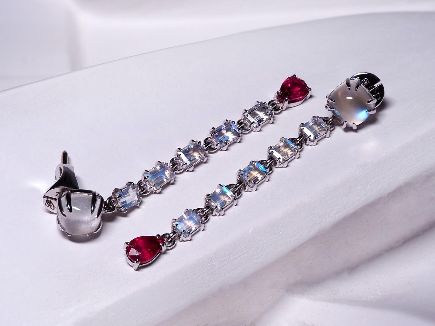 Long Moonstone Ruby White Gold Earrings Natural Gems Art Deco Style In New Condition For Sale In Berlin, DE