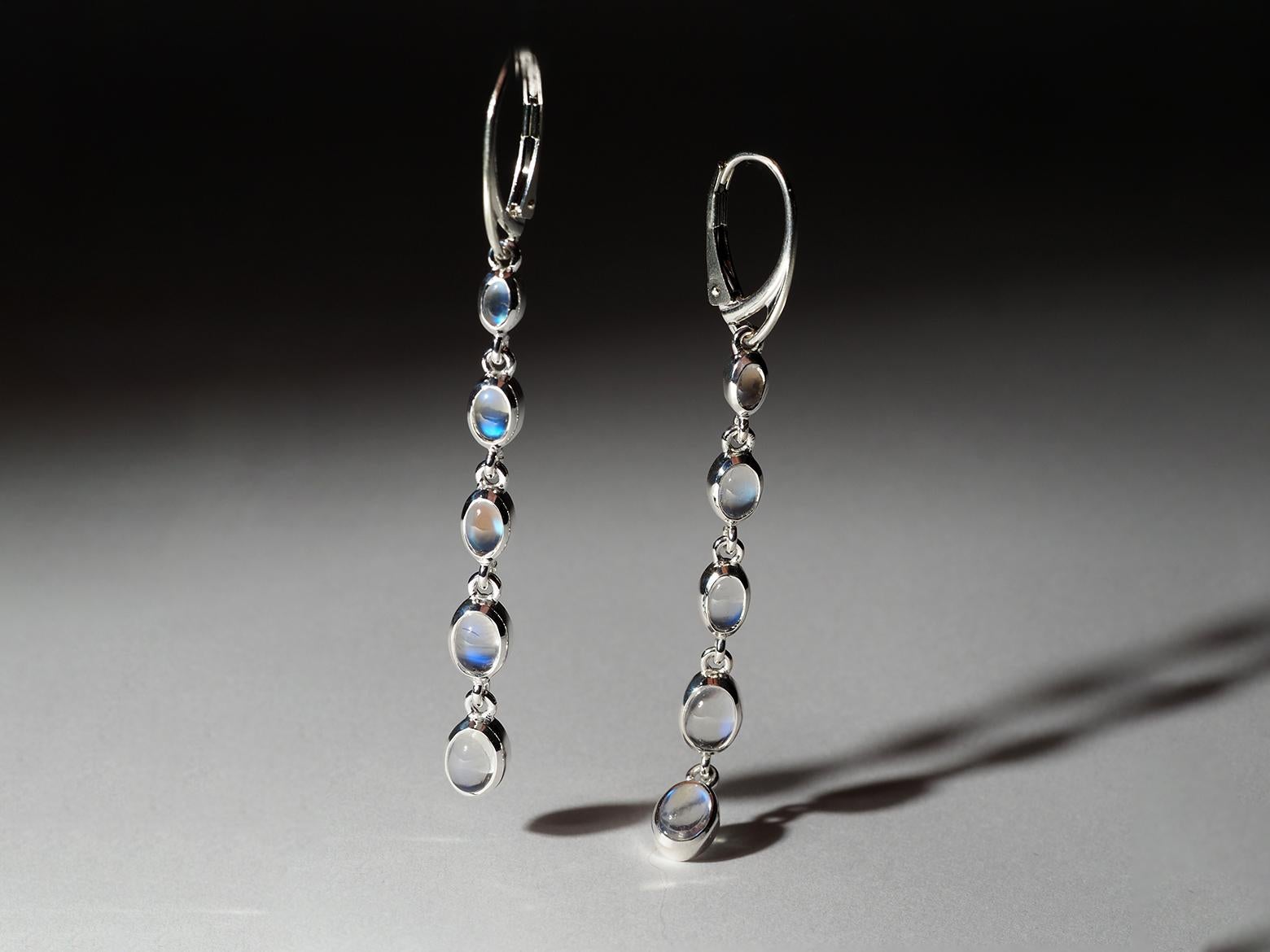 Taglio ovale Orecchini d'argento con pietra lunare lunga Regalo di anniversario con pietra blu in vendita