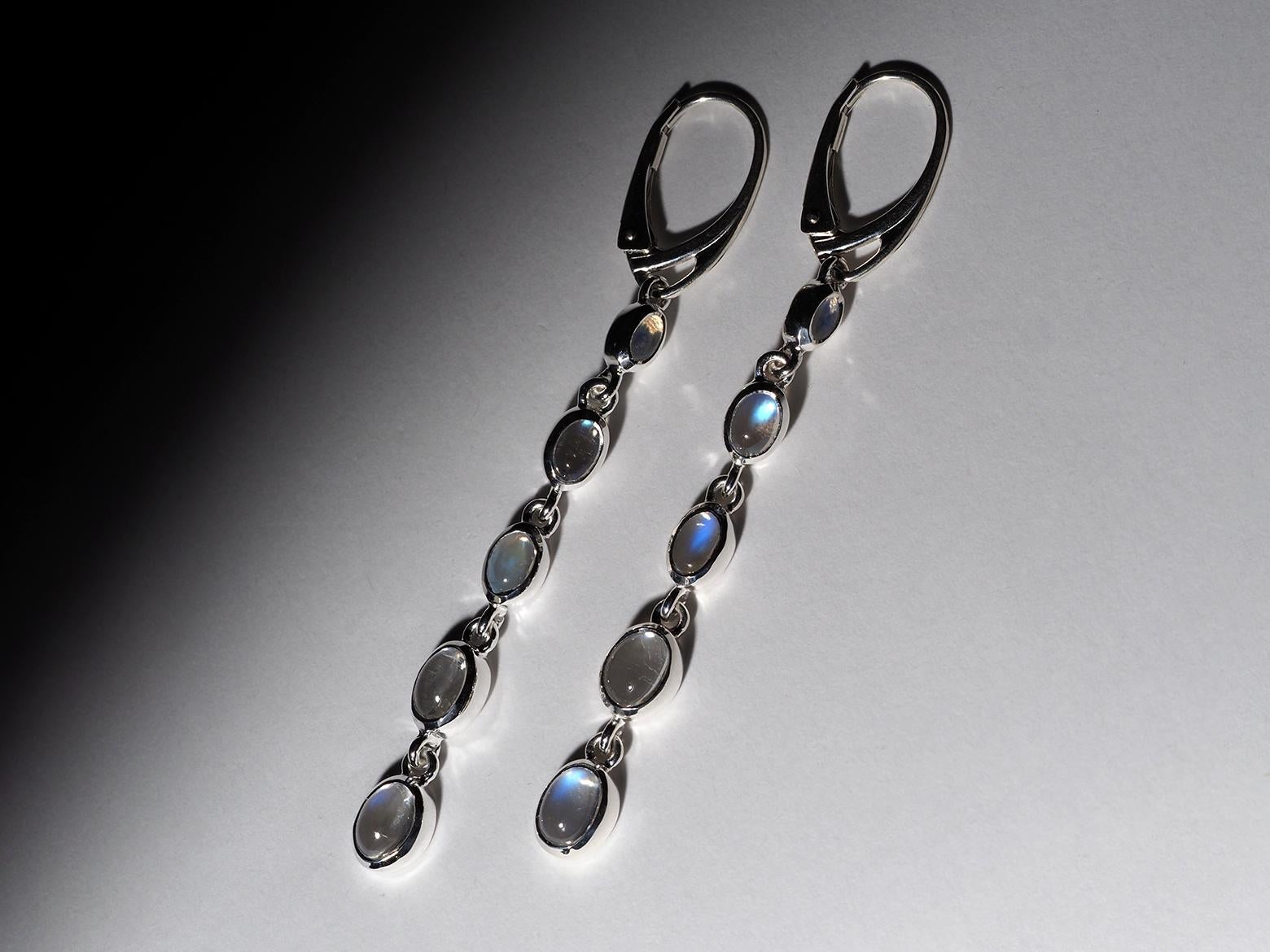 Orecchini d'argento con pietra lunare lunga Regalo di anniversario con pietra blu in vendita 1