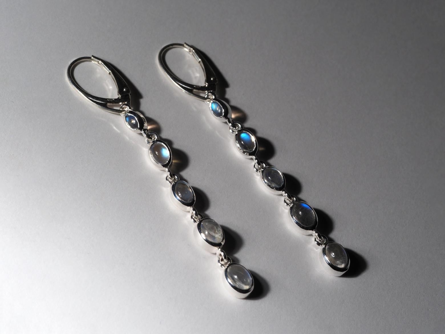 Orecchini d'argento con pietra lunare lunga Regalo di anniversario con pietra blu in vendita 2
