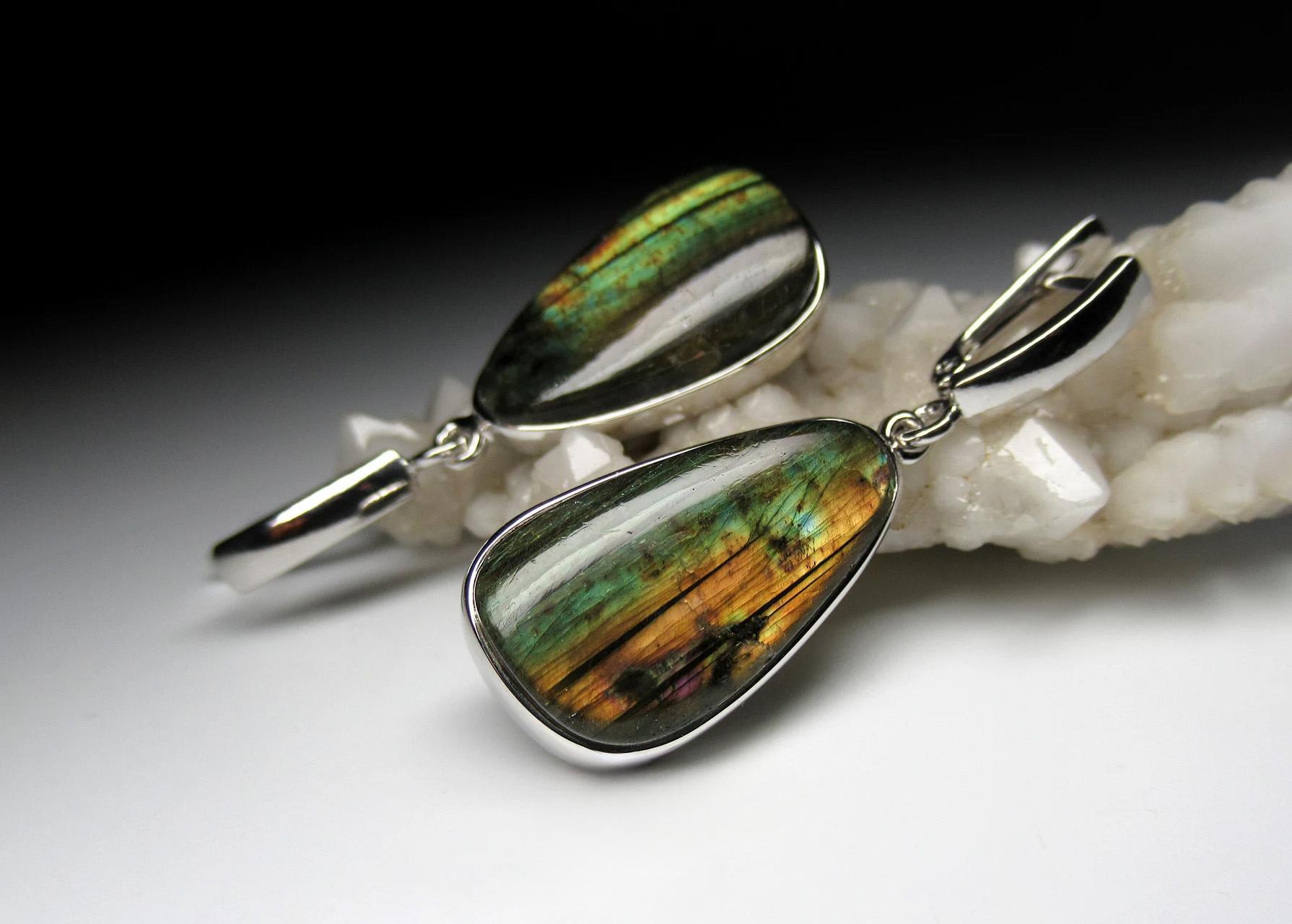 Silver earrings with natural Labradorite (dark Moonstone)
gemstone origin - Madagascar
moonstone measurements - 0.2 x 0.51 x 0.91 in / 5 x 13 x 23 mm
earrings length - 1.57 in / 40 mm
earrings weight - 9.88 grams
