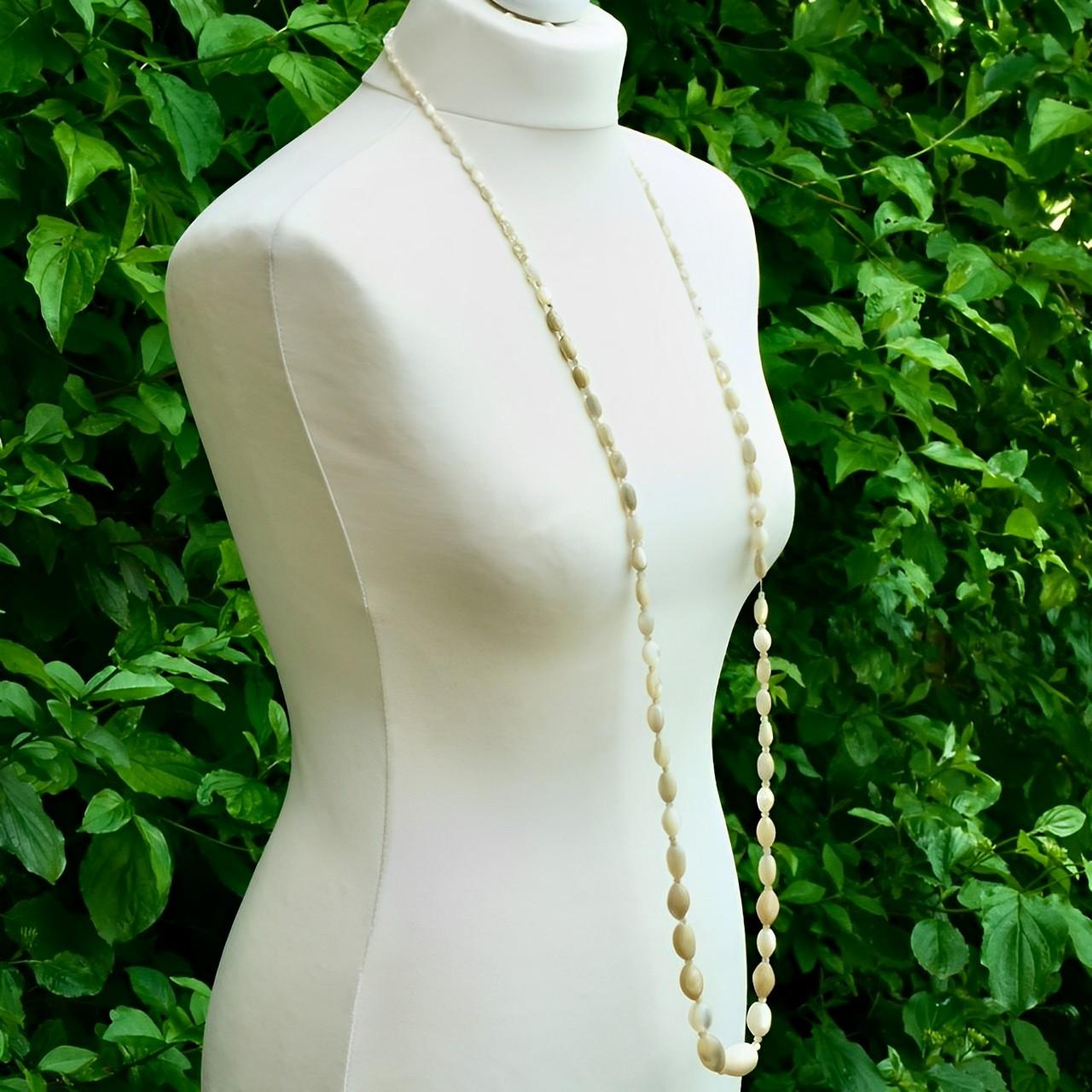 Long Mother of Pearl Bead Necklace In Fair Condition For Sale In London, GB
