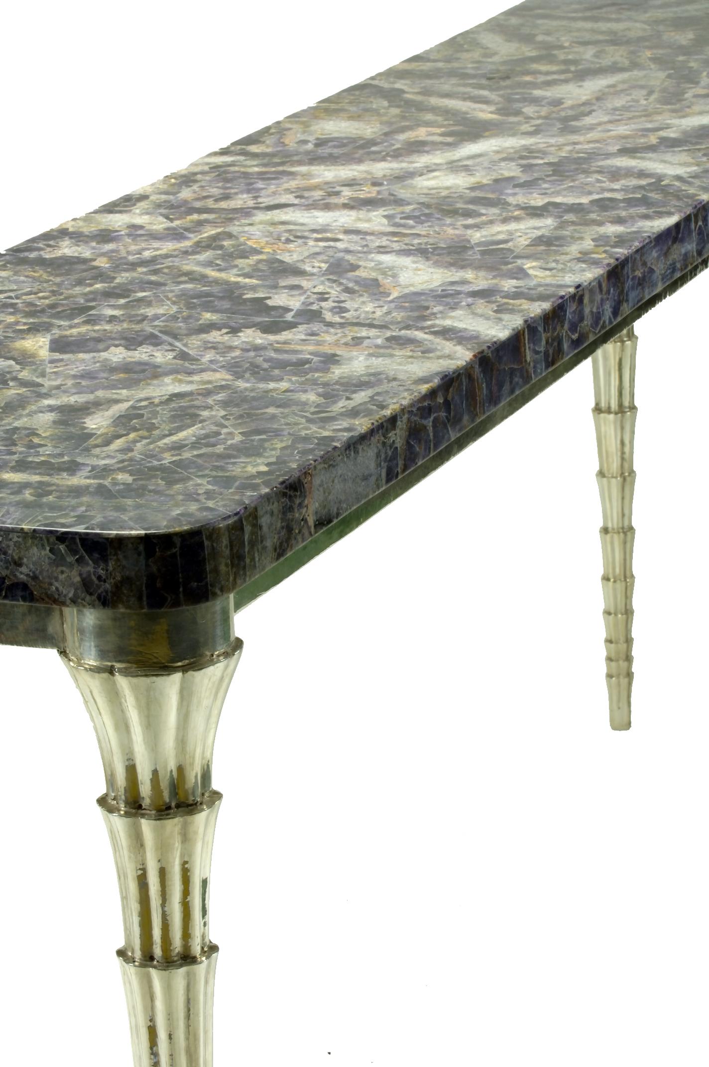 Table console longue et étroite en améthyste et bronze blanc, fabriquée à la main par Paul Neuf - En vente à New York, NY