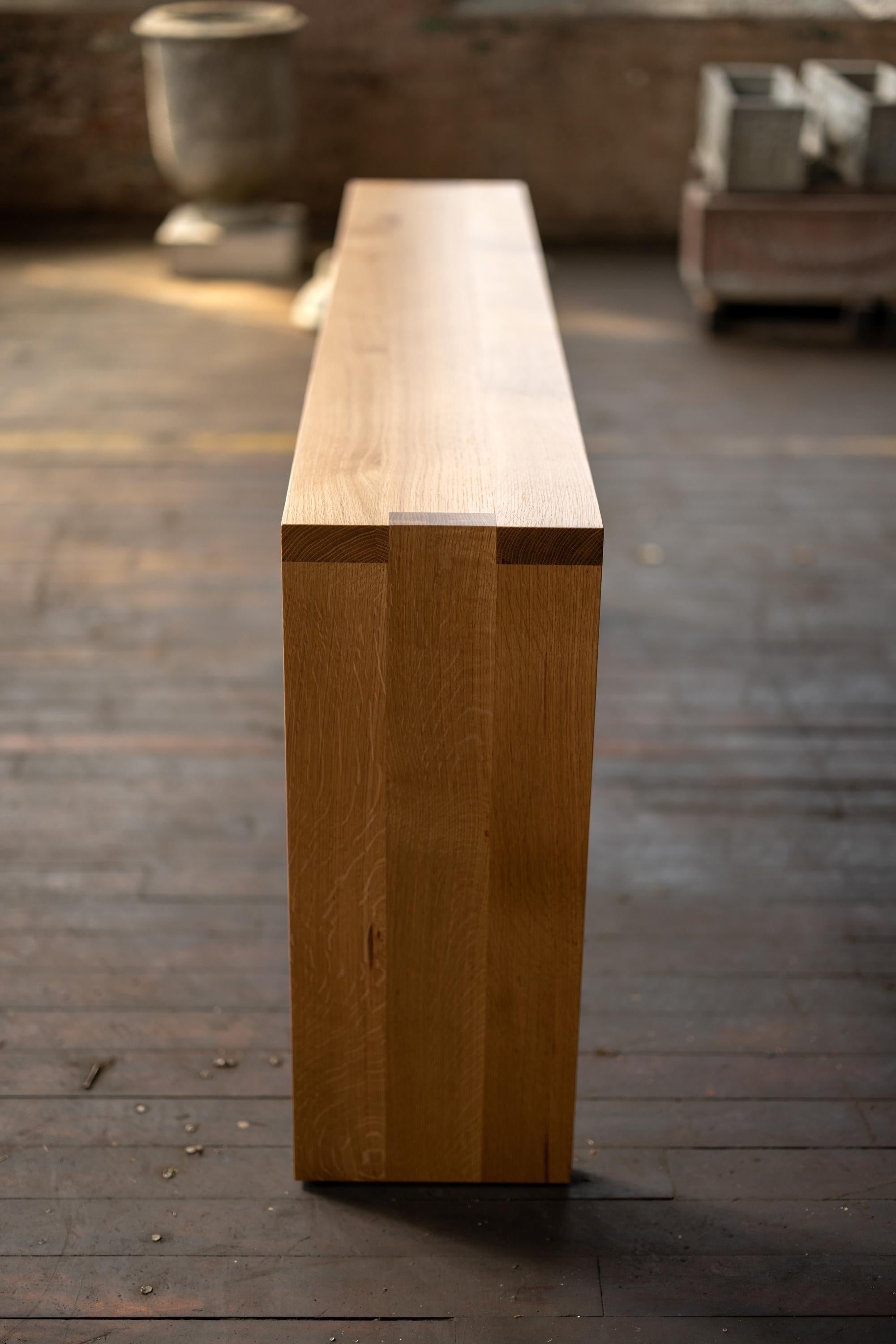 Table console longue et étroite en chêne blanc avec joints en forme de boîte par Alabama Sawyer en vente 2
