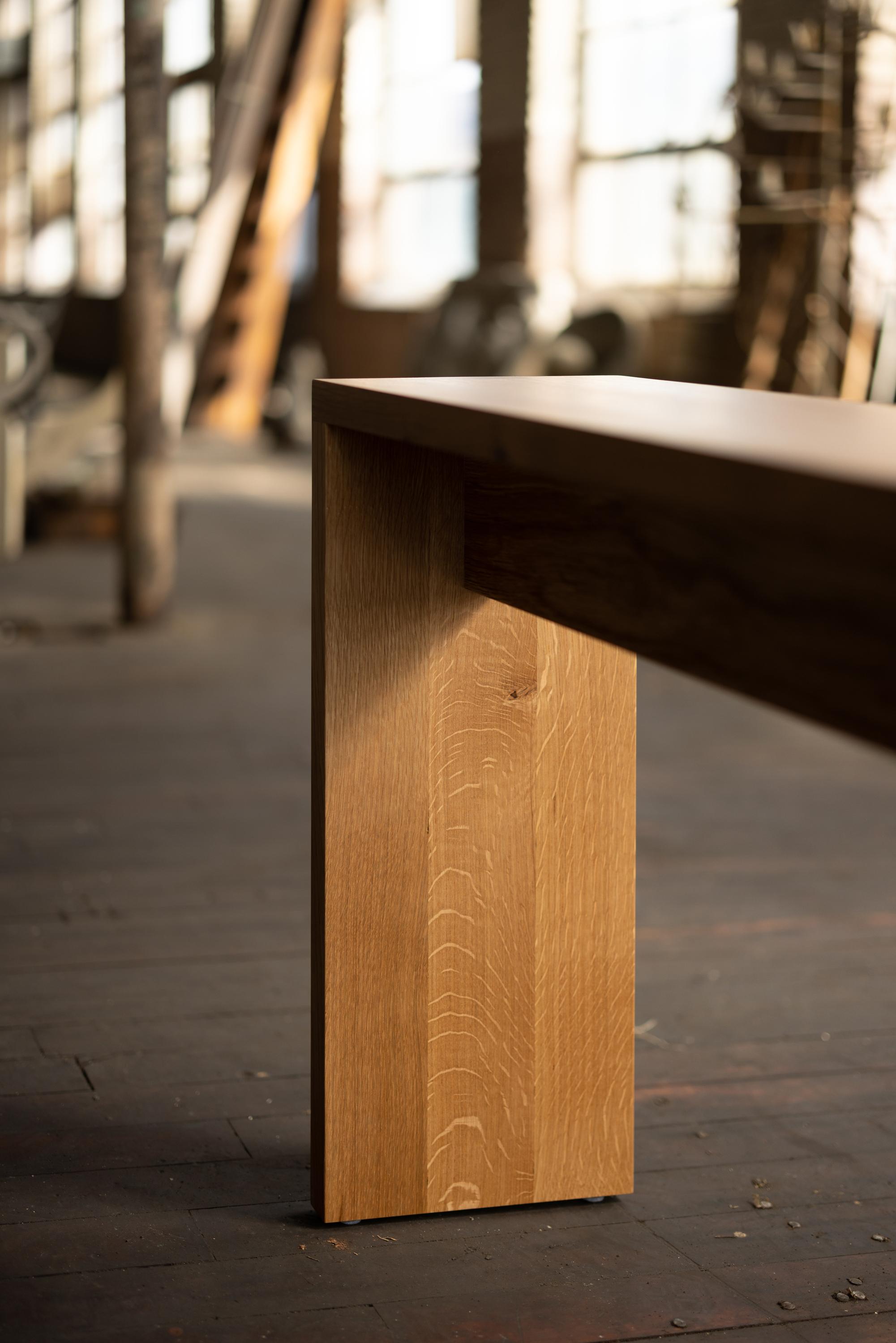 Table console longue et étroite en chêne blanc avec joints en forme de boîte par Alabama Sawyer Neuf - En vente à Birmingham, AL