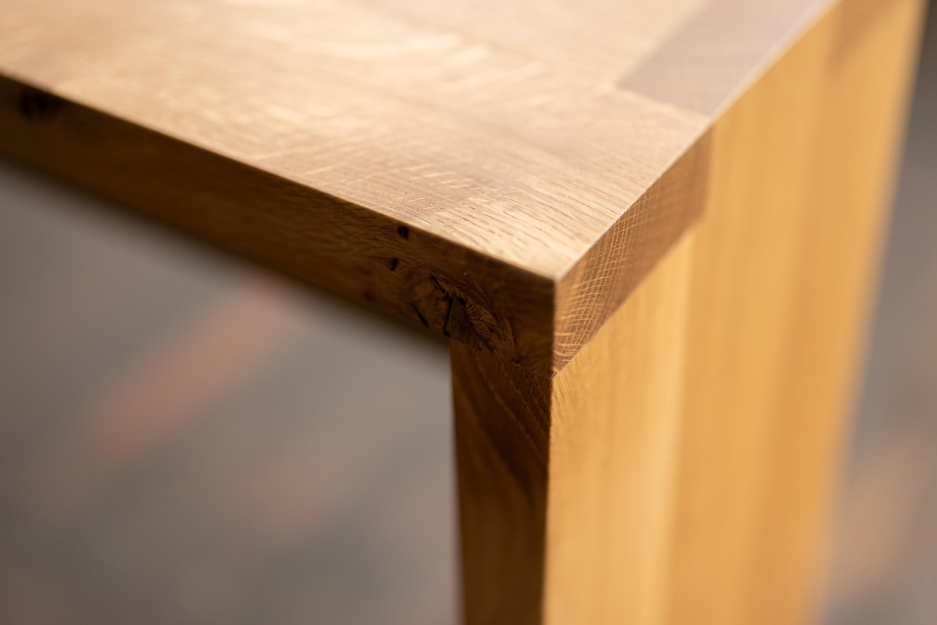 XXIe siècle et contemporain Table console longue et étroite en chêne blanc avec joints en forme de boîte par Alabama Sawyer en vente
