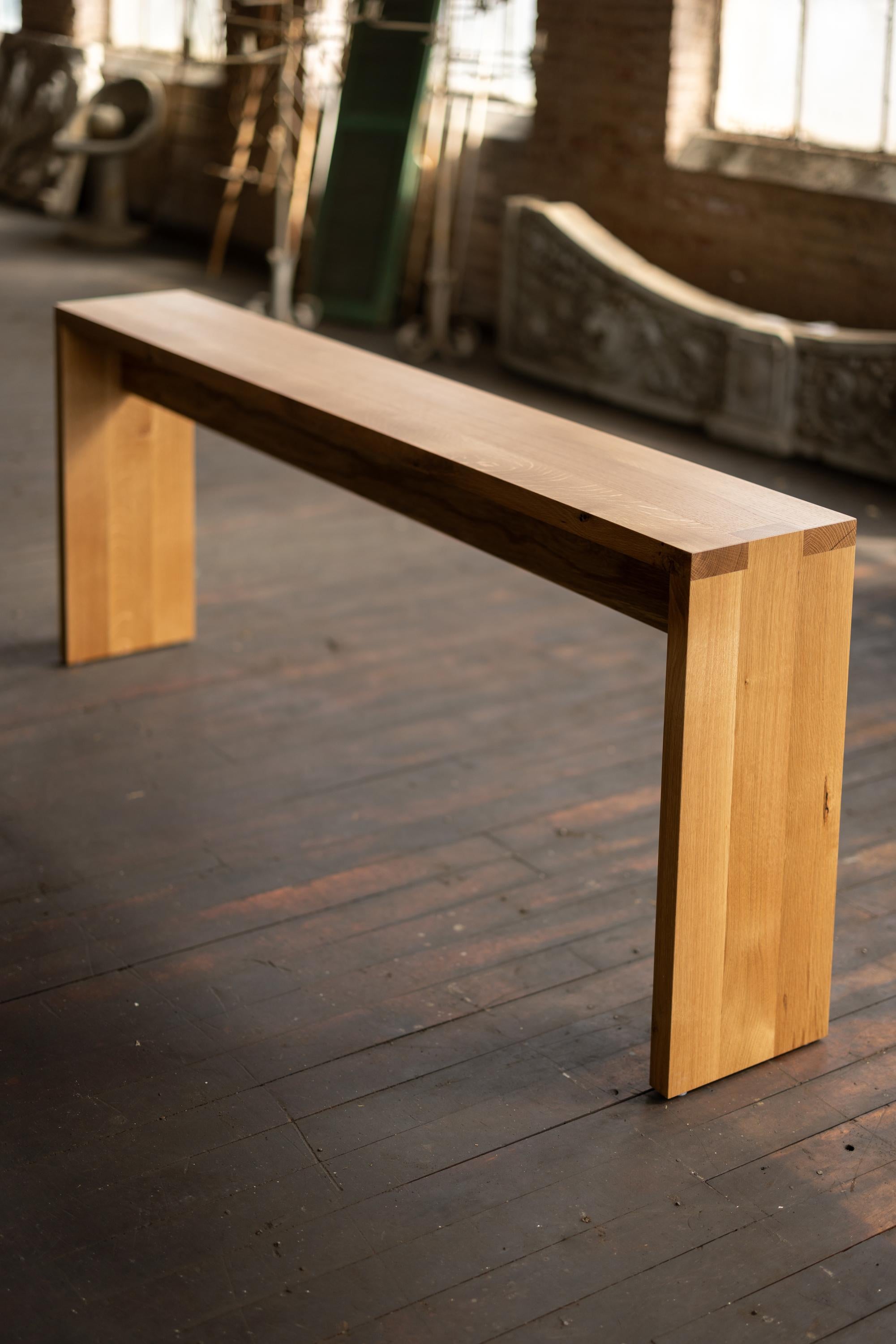 Table console longue et étroite en chêne blanc avec joints en forme de boîte par Alabama Sawyer en vente 1
